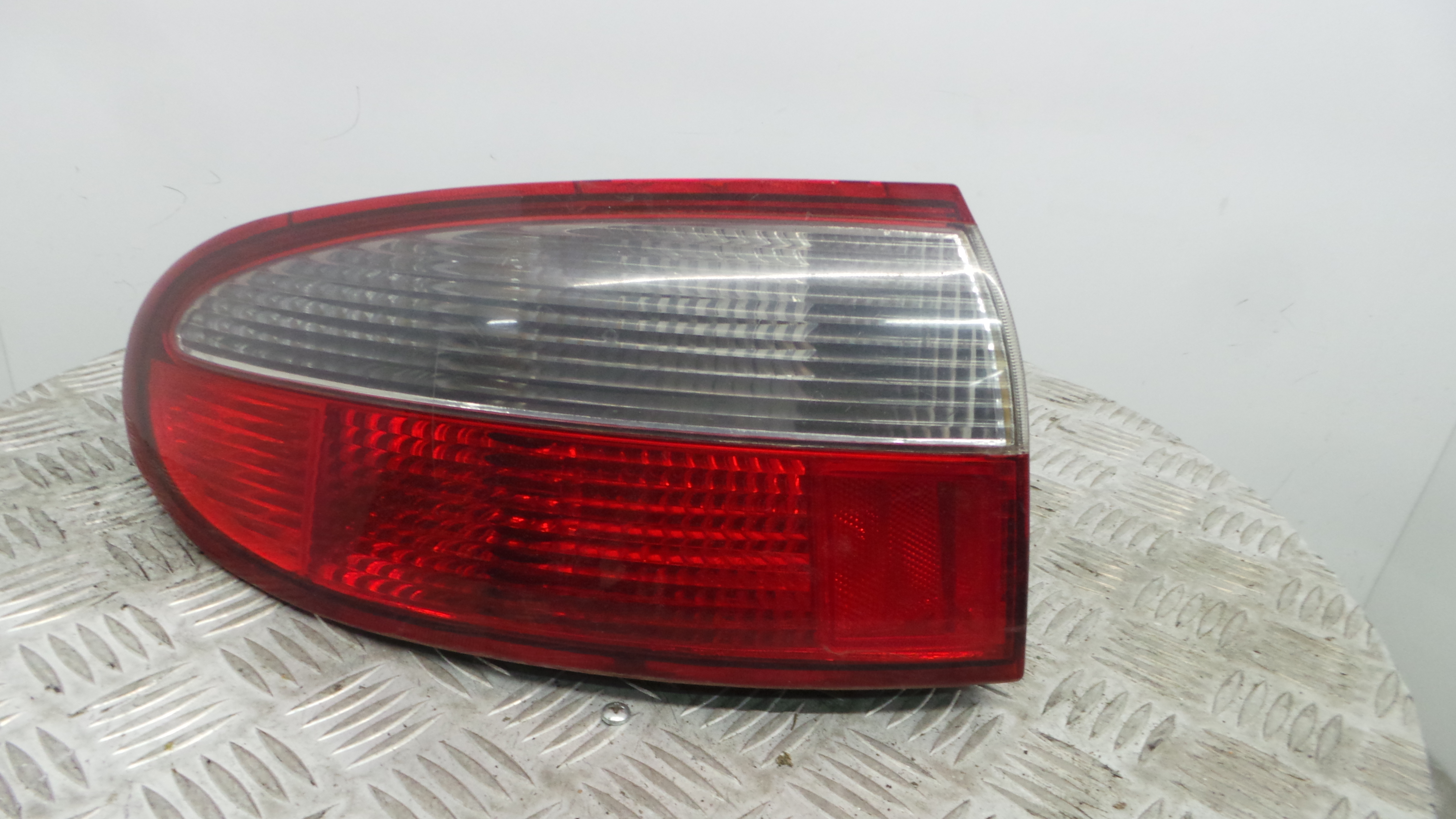 Farolim Stop Esq 96304618 - DAEWOO LANOS (KLAT), LANOS / SENS (KLAT)-33405548 Farolim Stop Esq 96304618 - DAEWOO LANOS (KLAT), LANOS / SENS (KLAT)-33405548