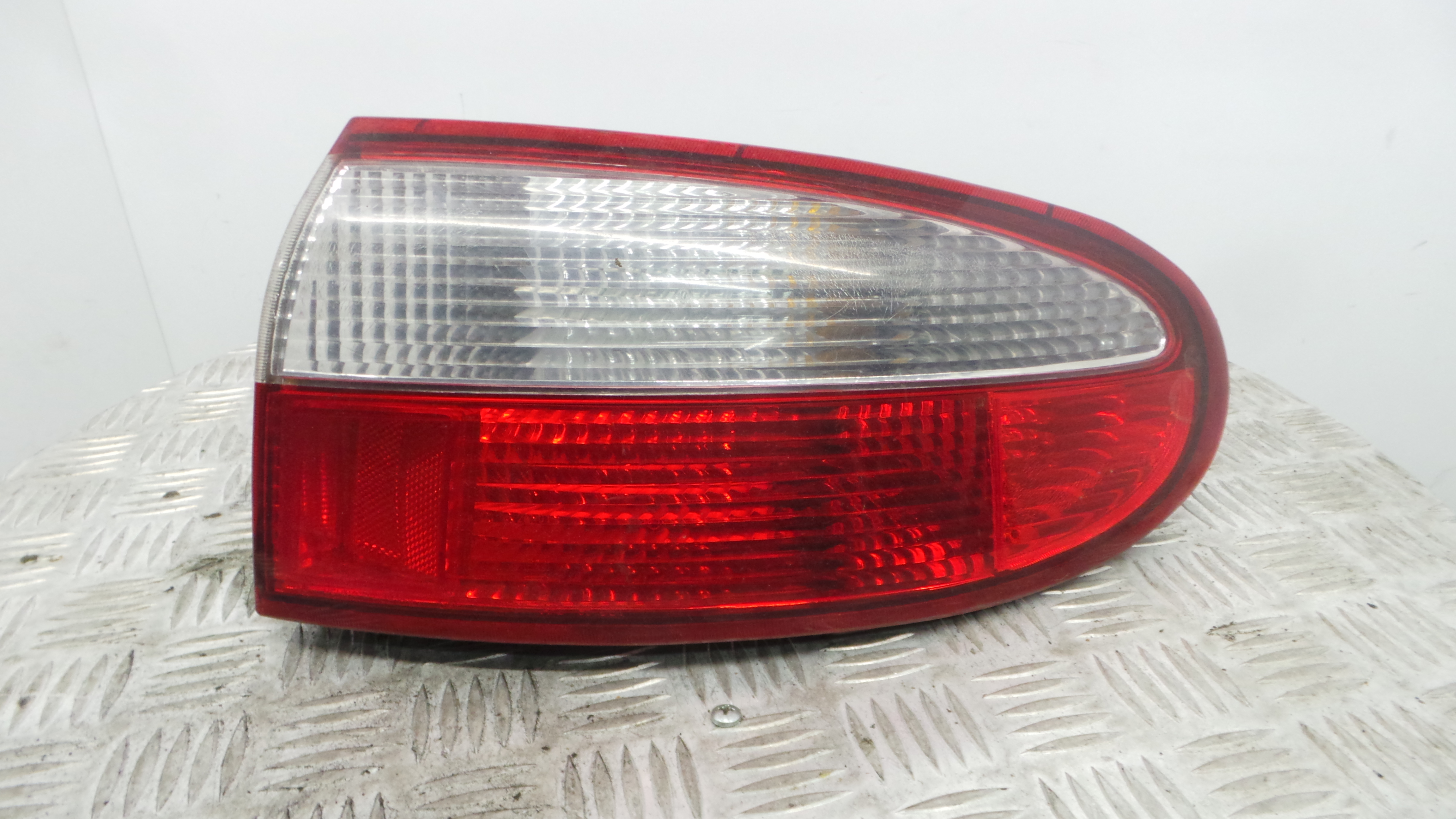 Farolim Stop Dto 96304619 - DAEWOO LANOS (KLAT), LANOS / SENS (KLAT)-33405550 Farolim Stop Dto 96304619 - DAEWOO LANOS (KLAT), LANOS / SENS (KLAT)-33405550