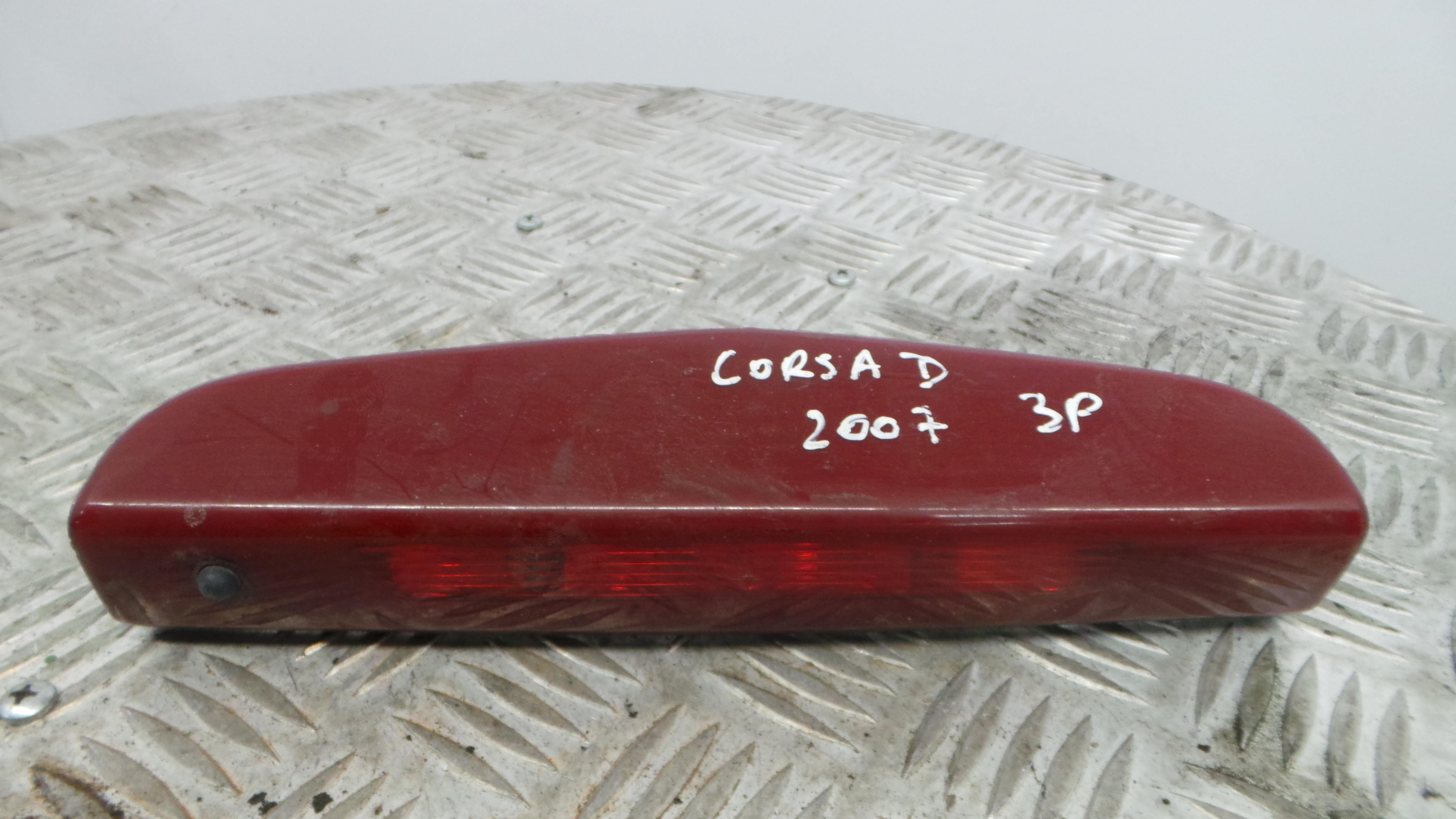 Farolim Stop Central / Luz de Stop Adicional 13186347 - OPEL CORSA D (S07)-33405575 Farolim Stop Central / Luz de Stop Adicional 13186347 - OPEL CORSA D (S07)-33405575