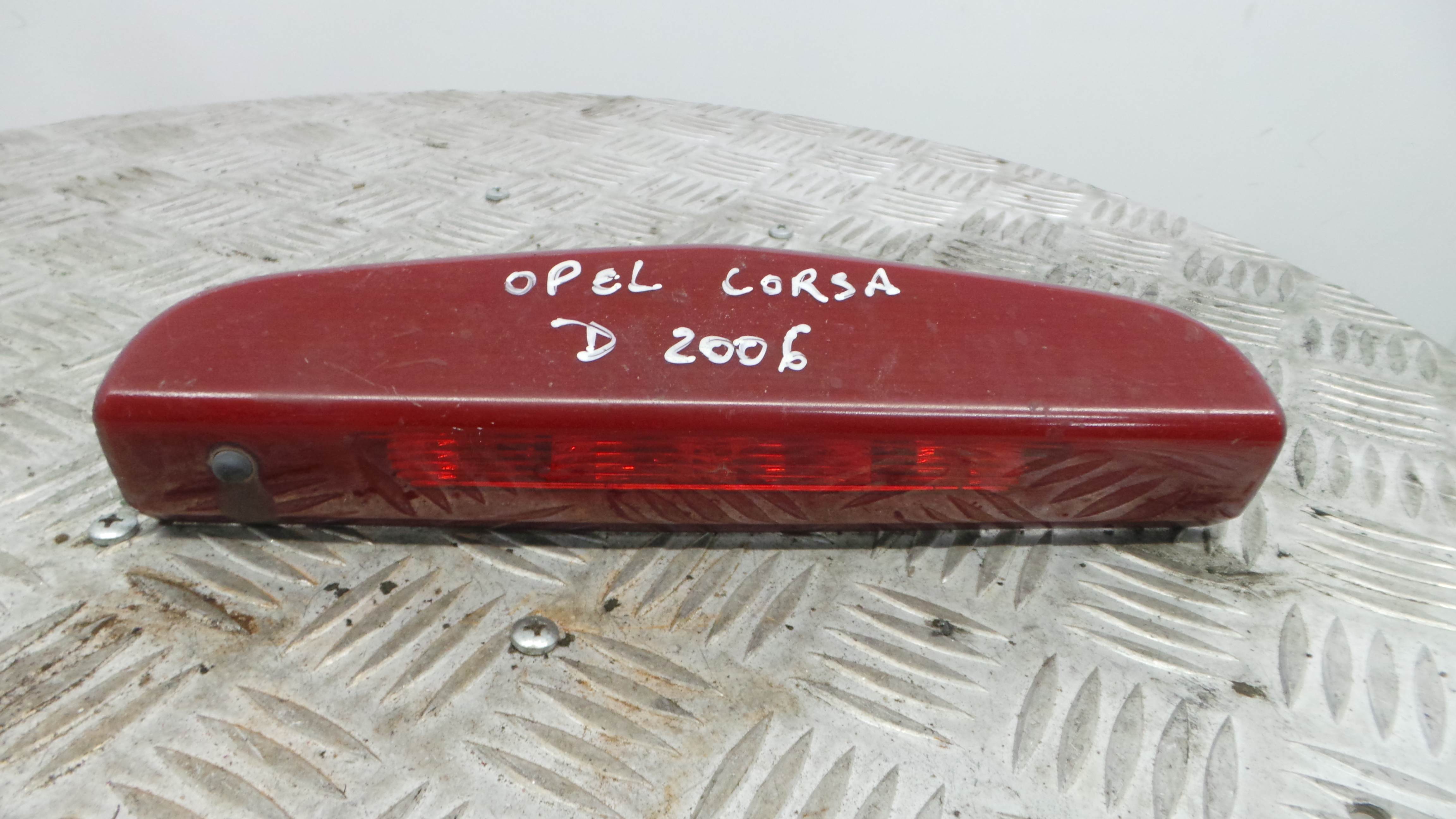 Farolim Stop Central / Luz de Stop Adicional 13186347 - OPEL CORSA D (S07)-33405579 Farolim Stop Central / Luz de Stop Adicional 13186347 - OPEL CORSA D (S07)-33405579