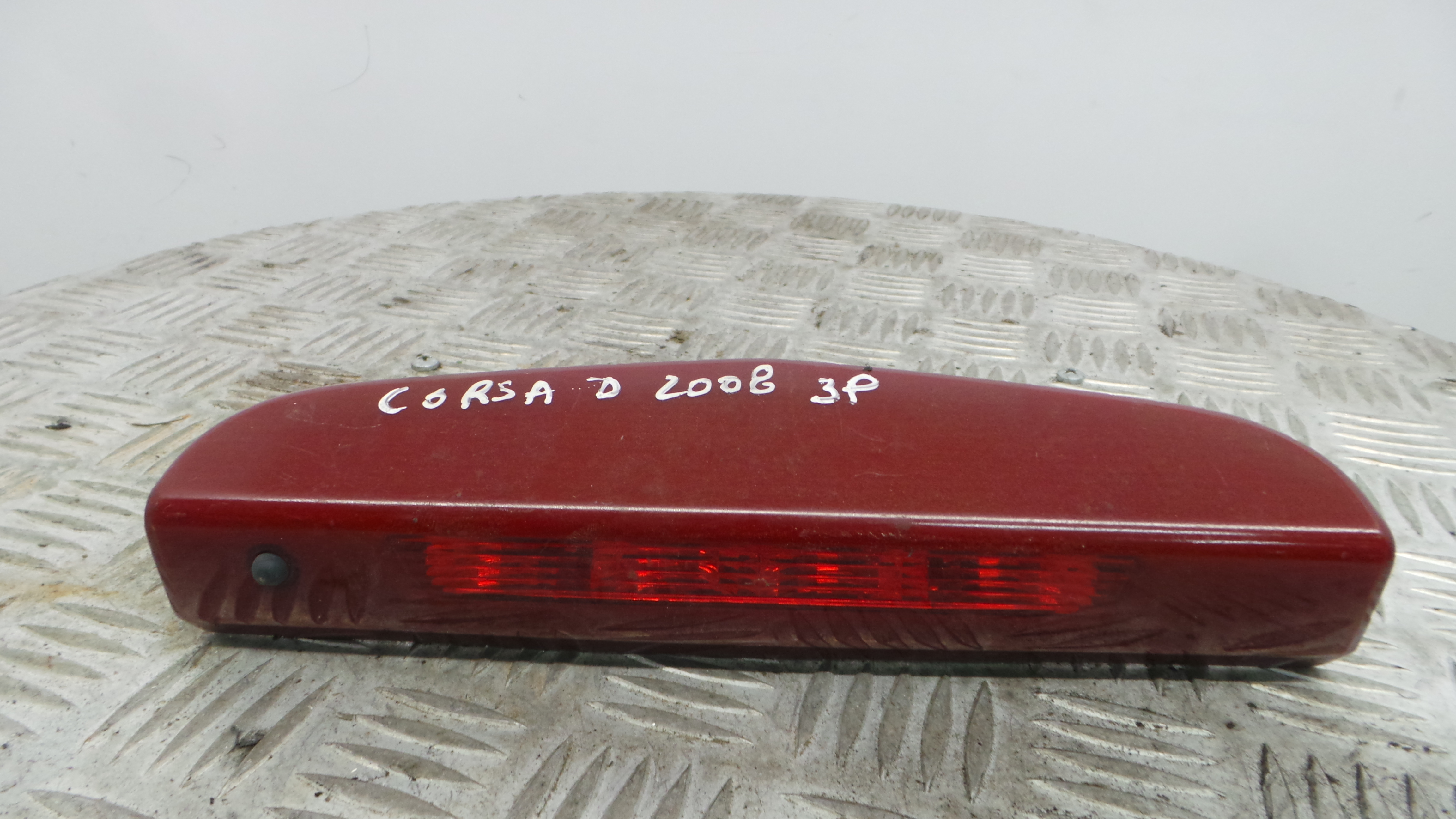 Farolim Stop Central / Luz de Stop Adicional 13186347 - OPEL CORSA D (S07)-33405582 Farolim Stop Central / Luz de Stop Adicional 13186347 - OPEL CORSA D (S07)-33405582