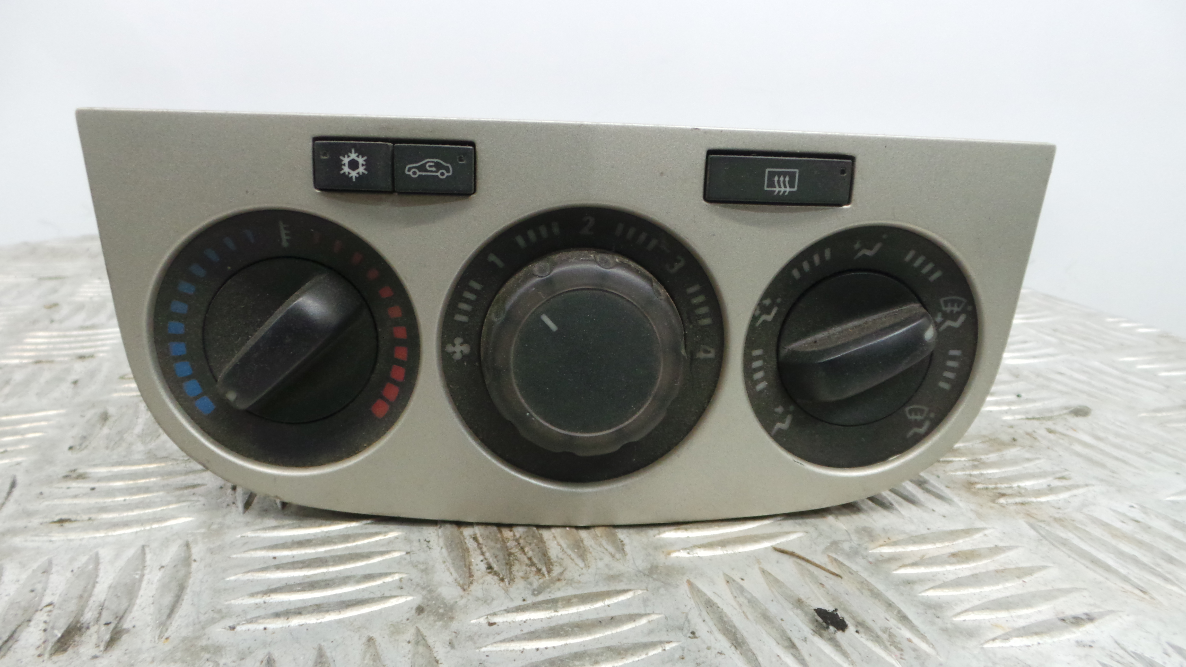 Comando da Sofagem / Climatronic 466119570 - OPEL CORSA D (S07)-33405717 Comando da Sofagem / Climatronic 466119570 - OPEL CORSA D (S07)-33405717