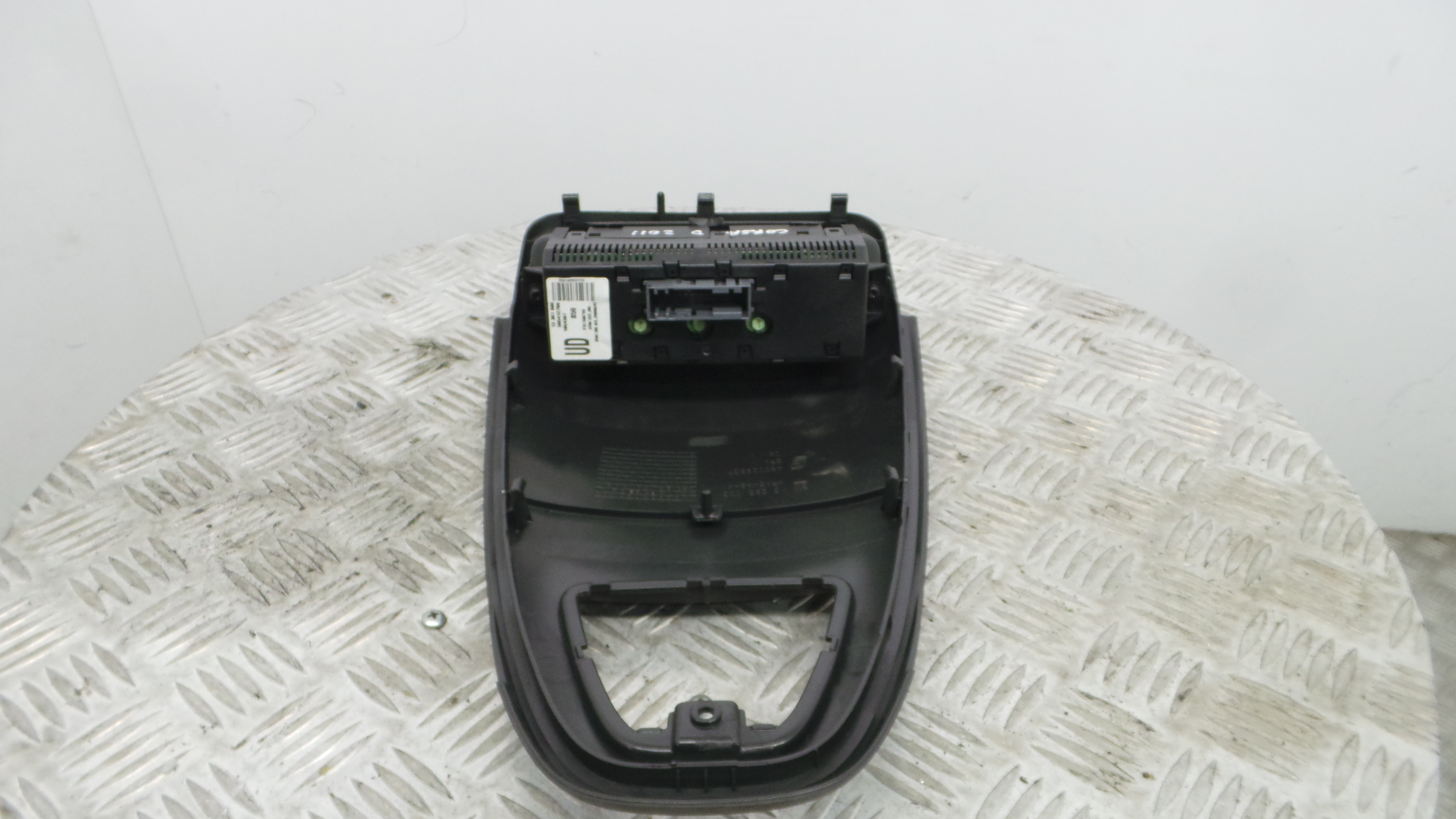 Display do Ar Condicionado / Rádio / GPS / DVD 13301080 - OPEL CORSA D (S07)-33405903