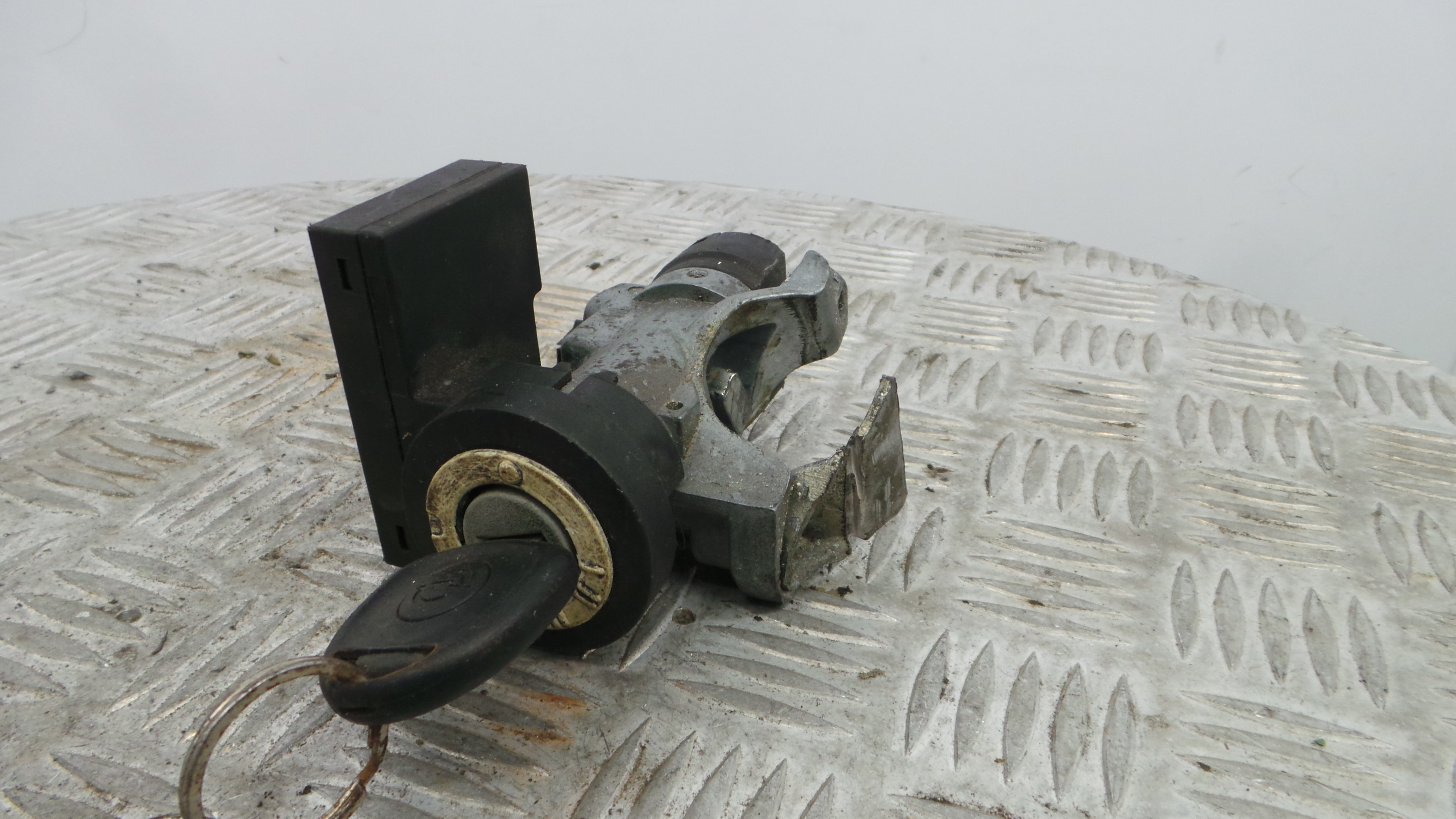 Canhão de ignição 90457846 - OPEL CORSA B (S93)-33406469