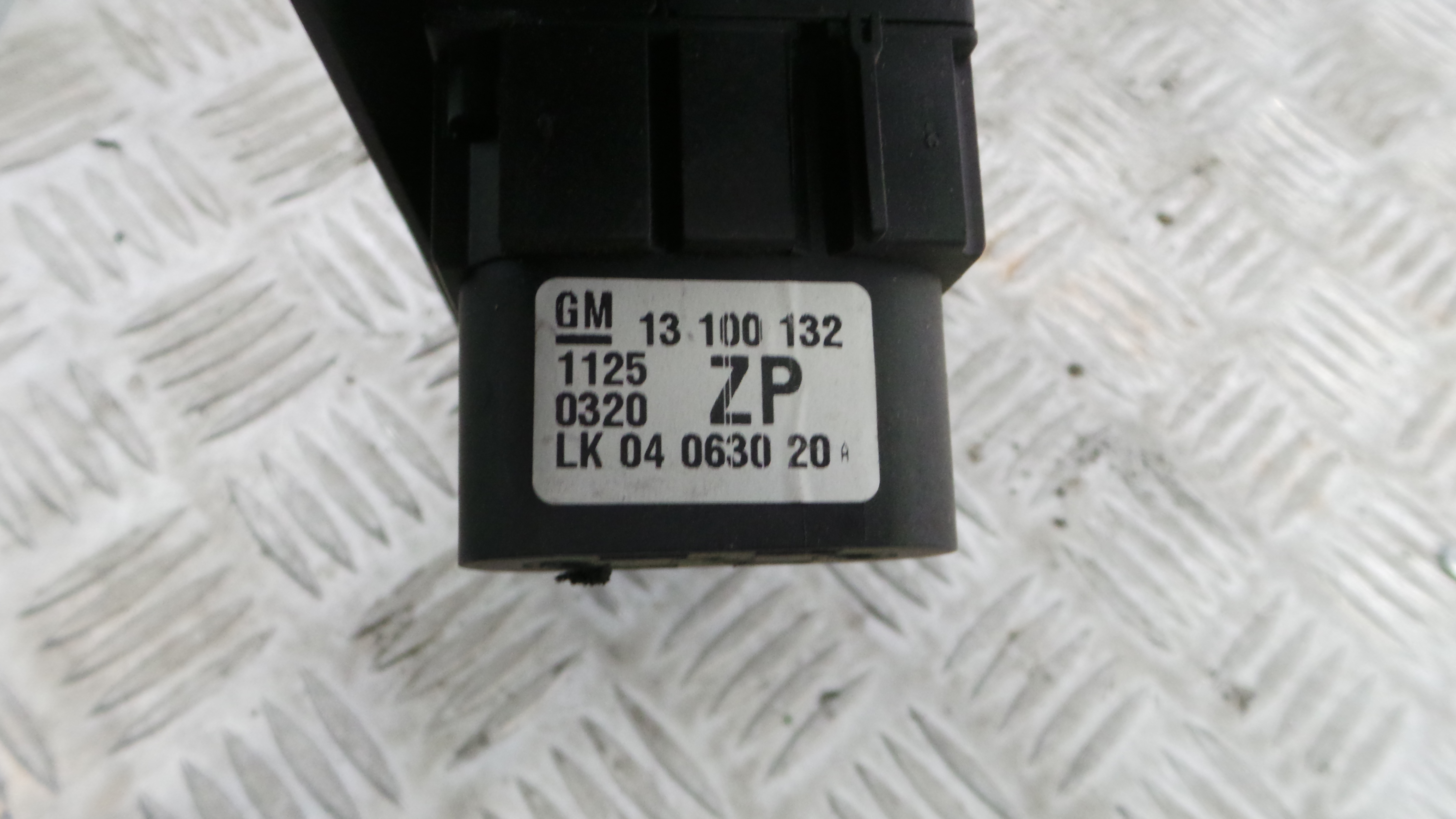 Comando das luzes 13100132 - OPEL ASTRA H (A04)-33406515