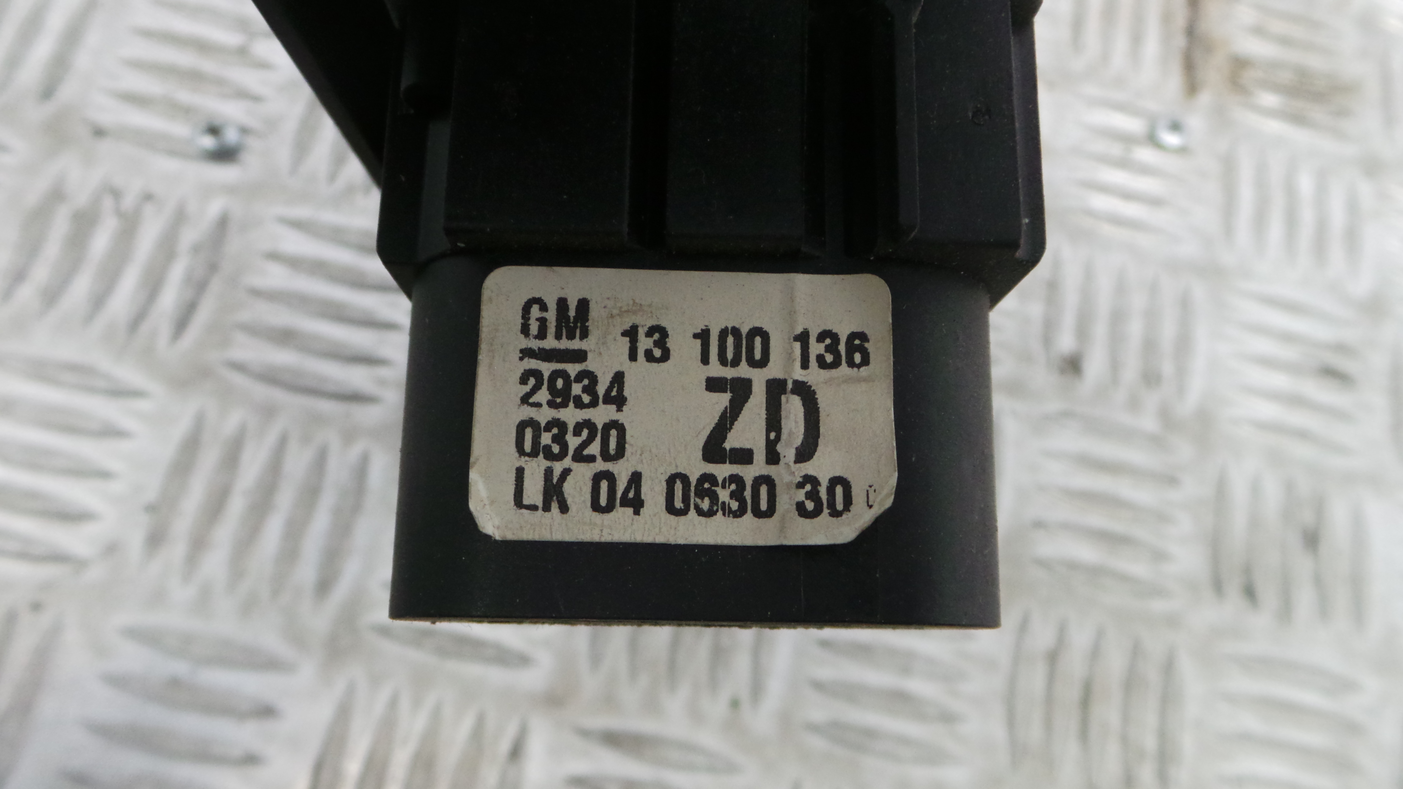 Comando das luzes 13100136 - OPEL ASTRA H (A04)-33406527