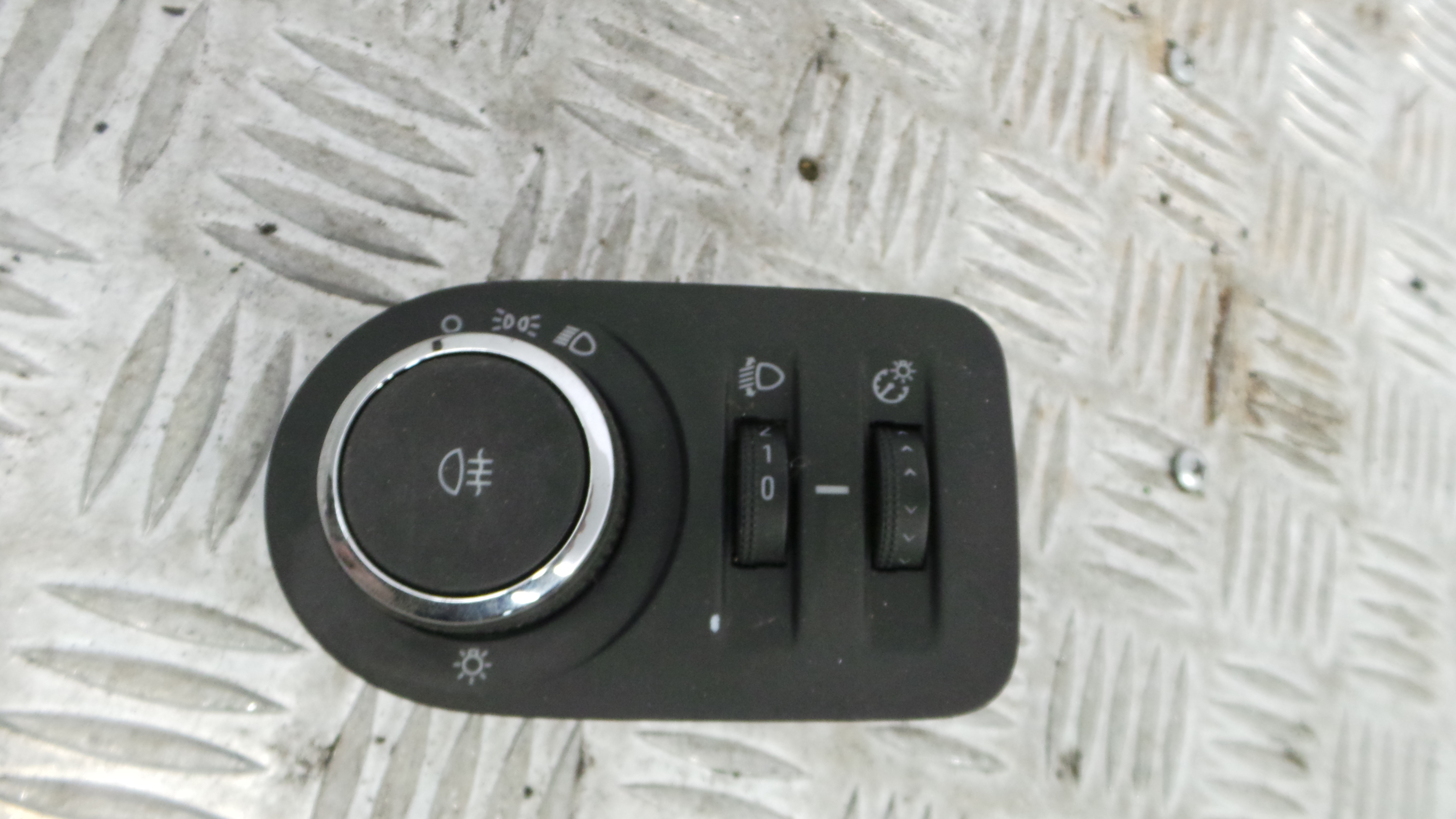 Comando das luzes 13310330 - OPEL CORSA D (S07)-33406546 Comando das luzes 13310330 - OPEL CORSA D (S07)-33406546