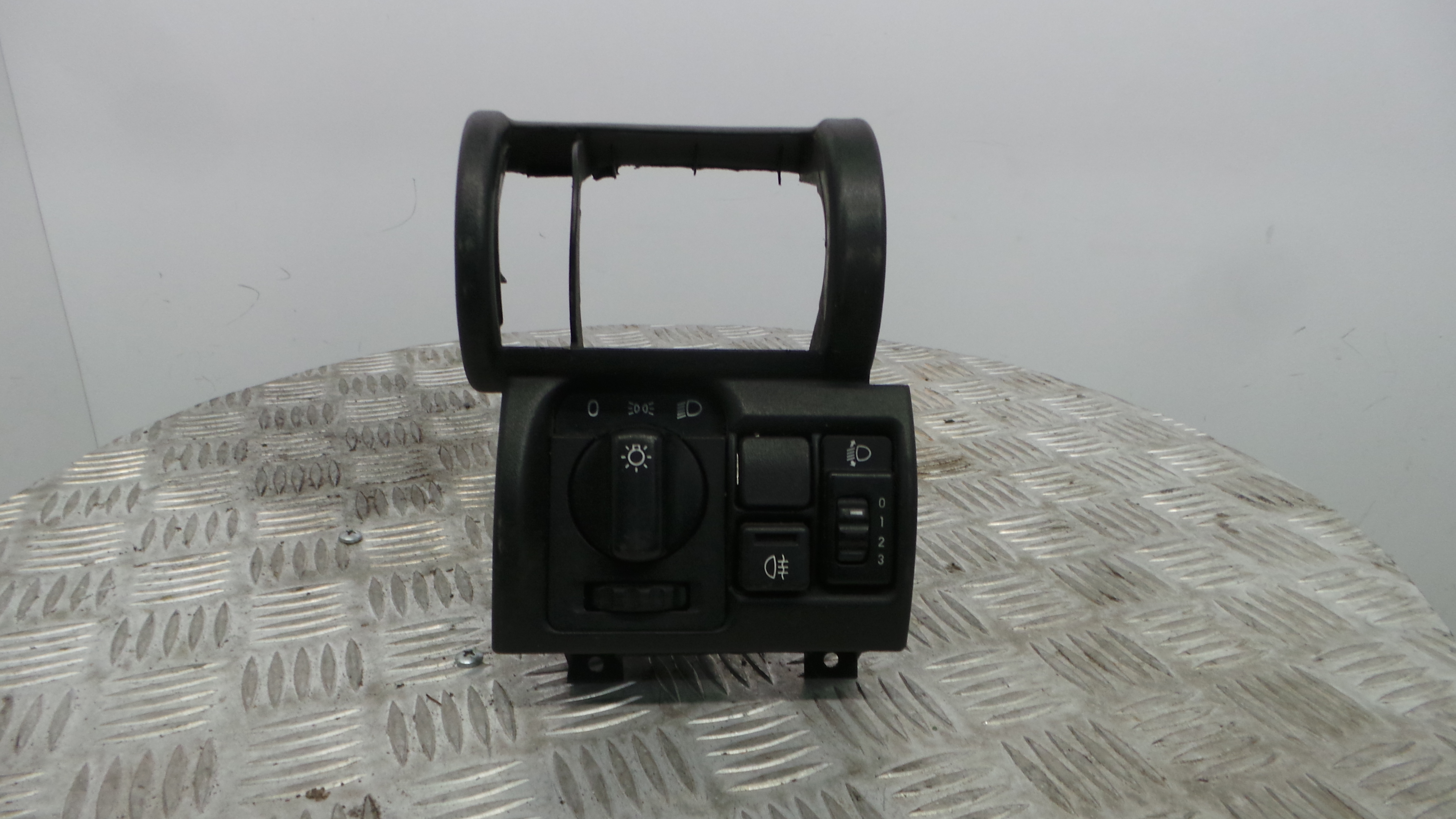 Comando das luzes  90481763 - OPEL CORSA B (S93)-33406569