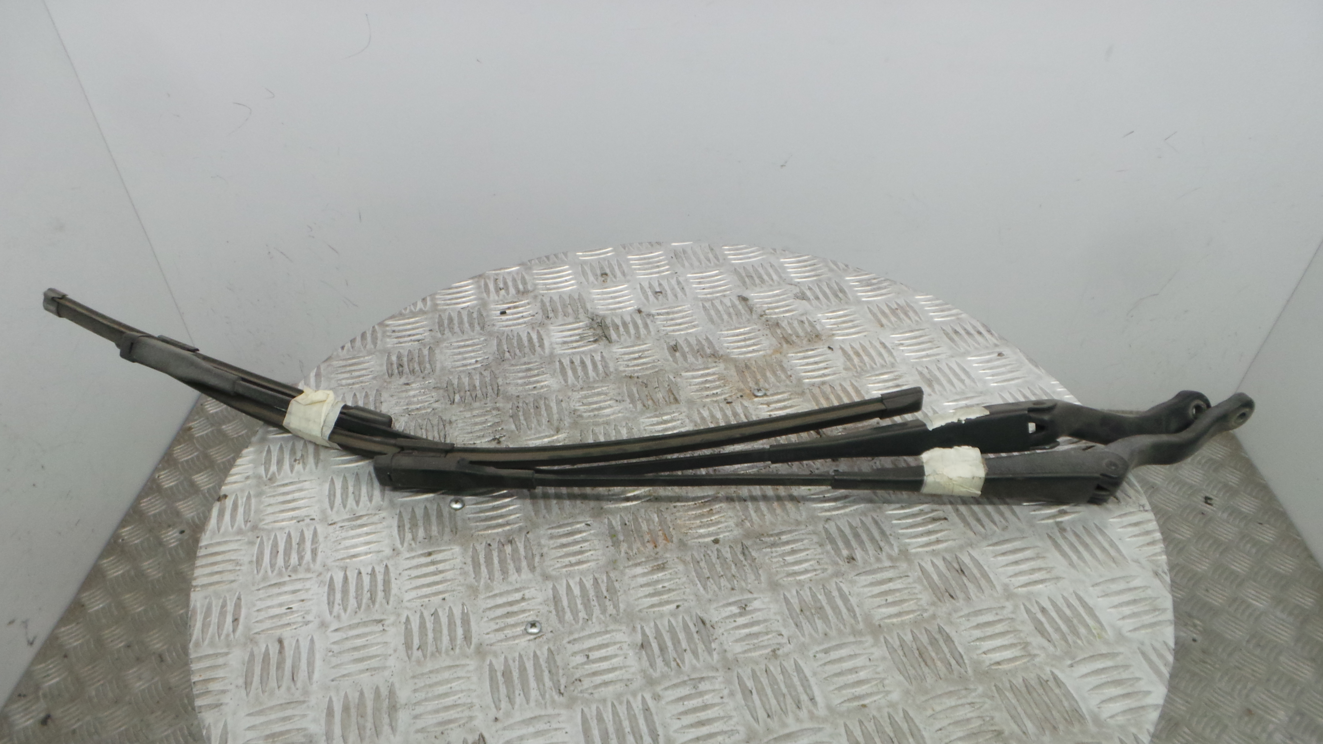Braço Do Limpa-vidros 13284136 - OPEL CORSA D (S07)-33407267 Braço Do Limpa-vidros 13284136 - OPEL CORSA D (S07)-33407267