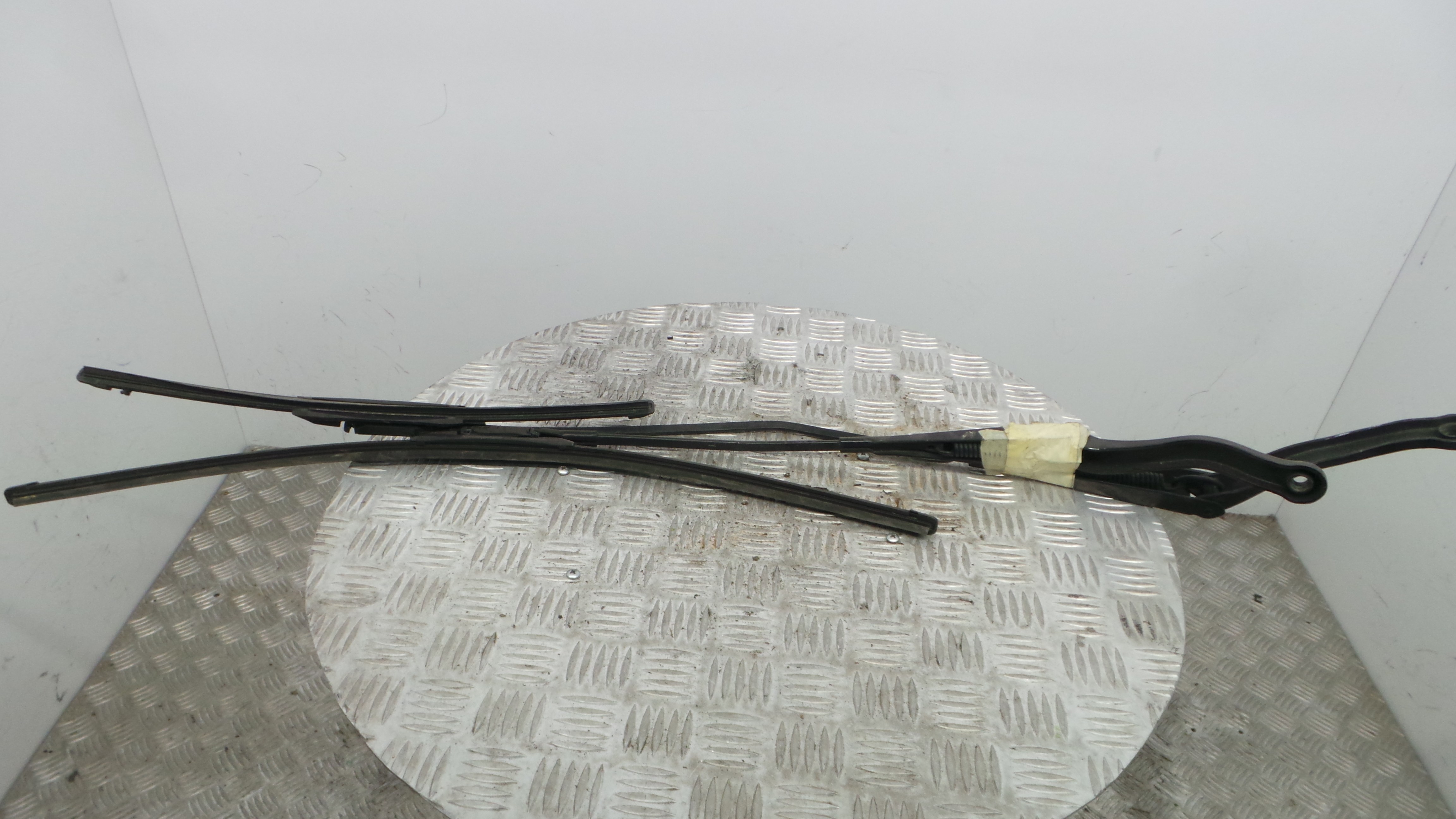 Braço Do Limpa-vidros 13284136 - OPEL CORSA D (S07)-33407271 Braço Do Limpa-vidros 13284136 - OPEL CORSA D (S07)-33407271