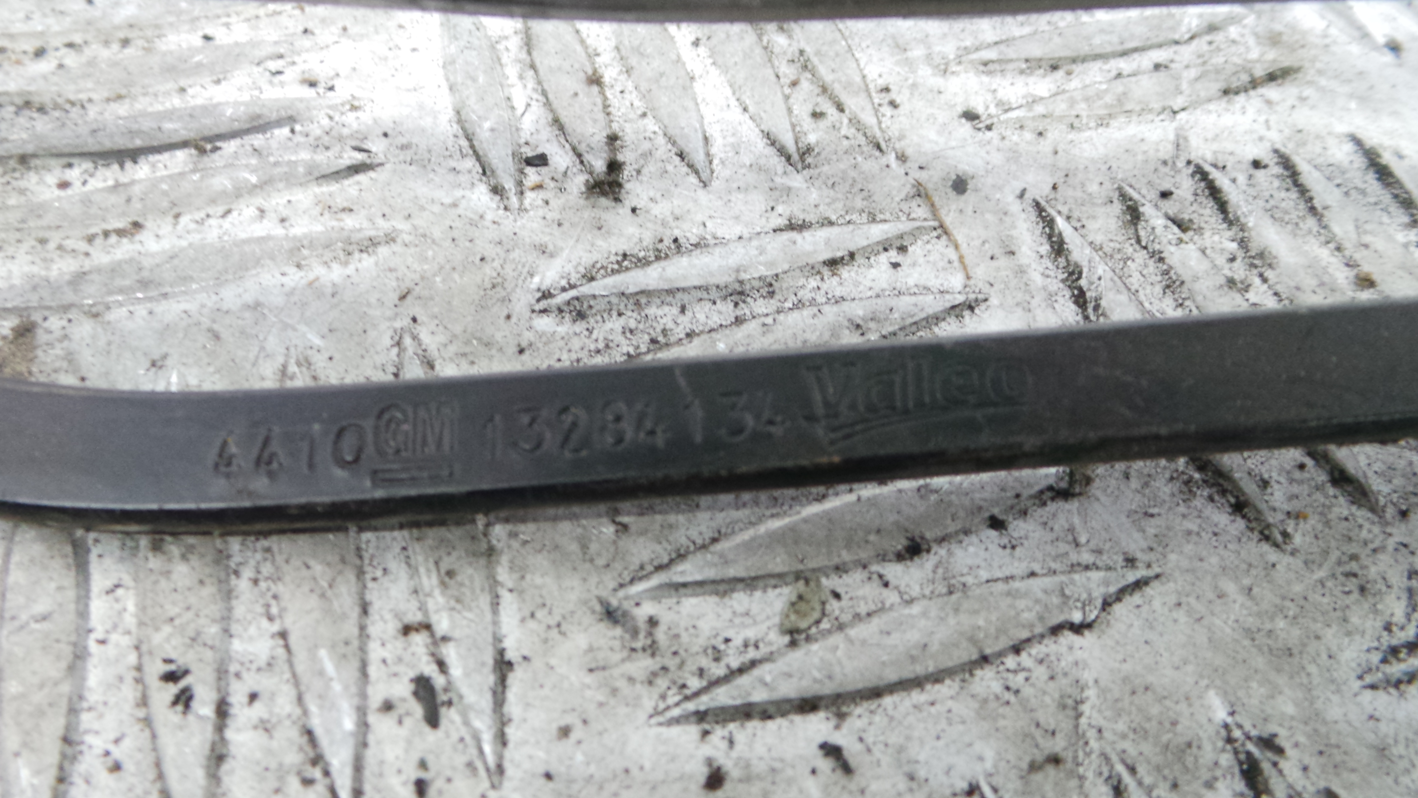 Braço Do Limpa-vidros 13284136 - OPEL CORSA D (S07)-33407271