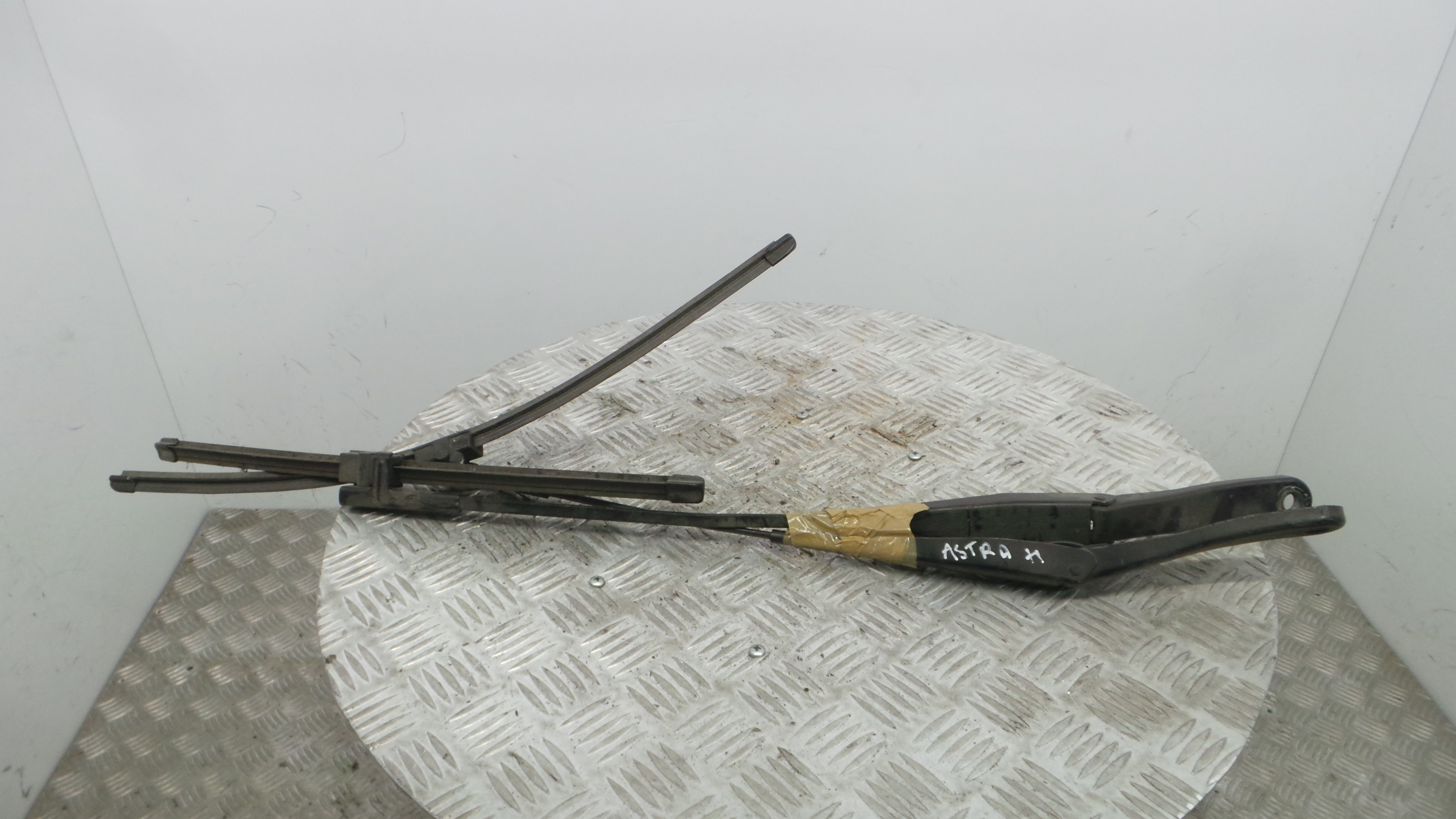 Braço Do Limpa-vidros 13111219 - OPEL ASTRA H (A04)-33407283