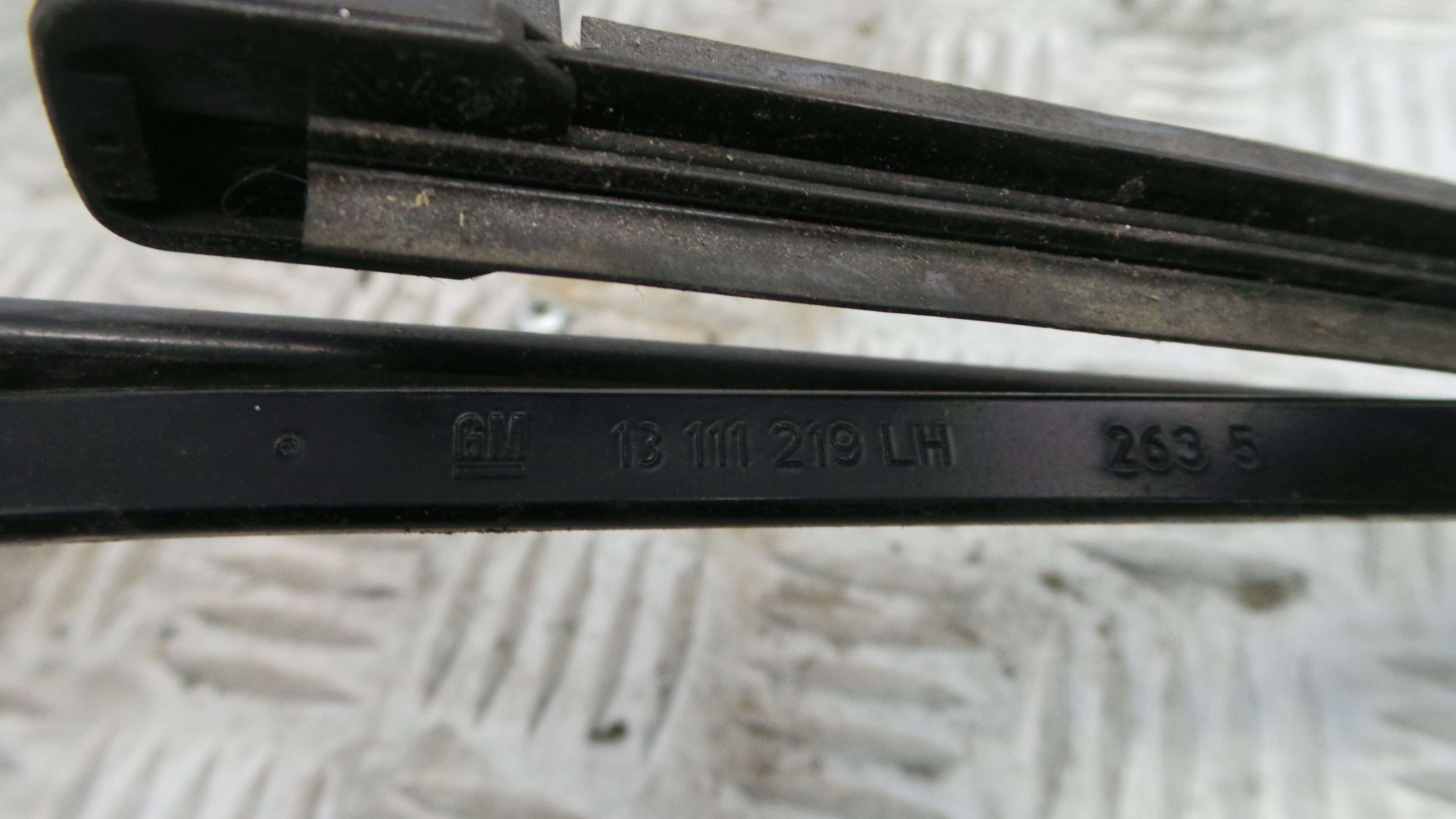 Braço Do Limpa-vidros 13111219 - OPEL ASTRA H (A04)-33407283