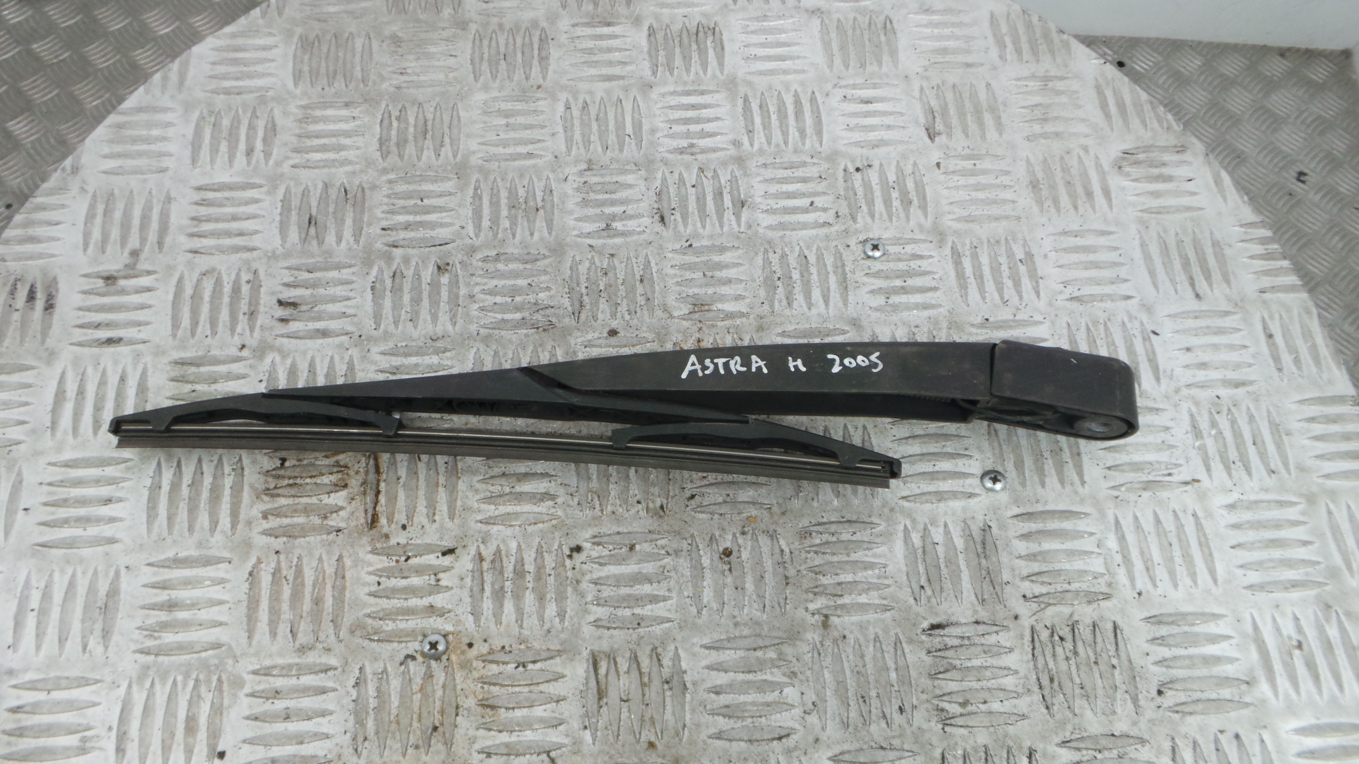 Braço Do Limpa-vidros 13105983 - OPEL ASTRA H (A04)-33407301