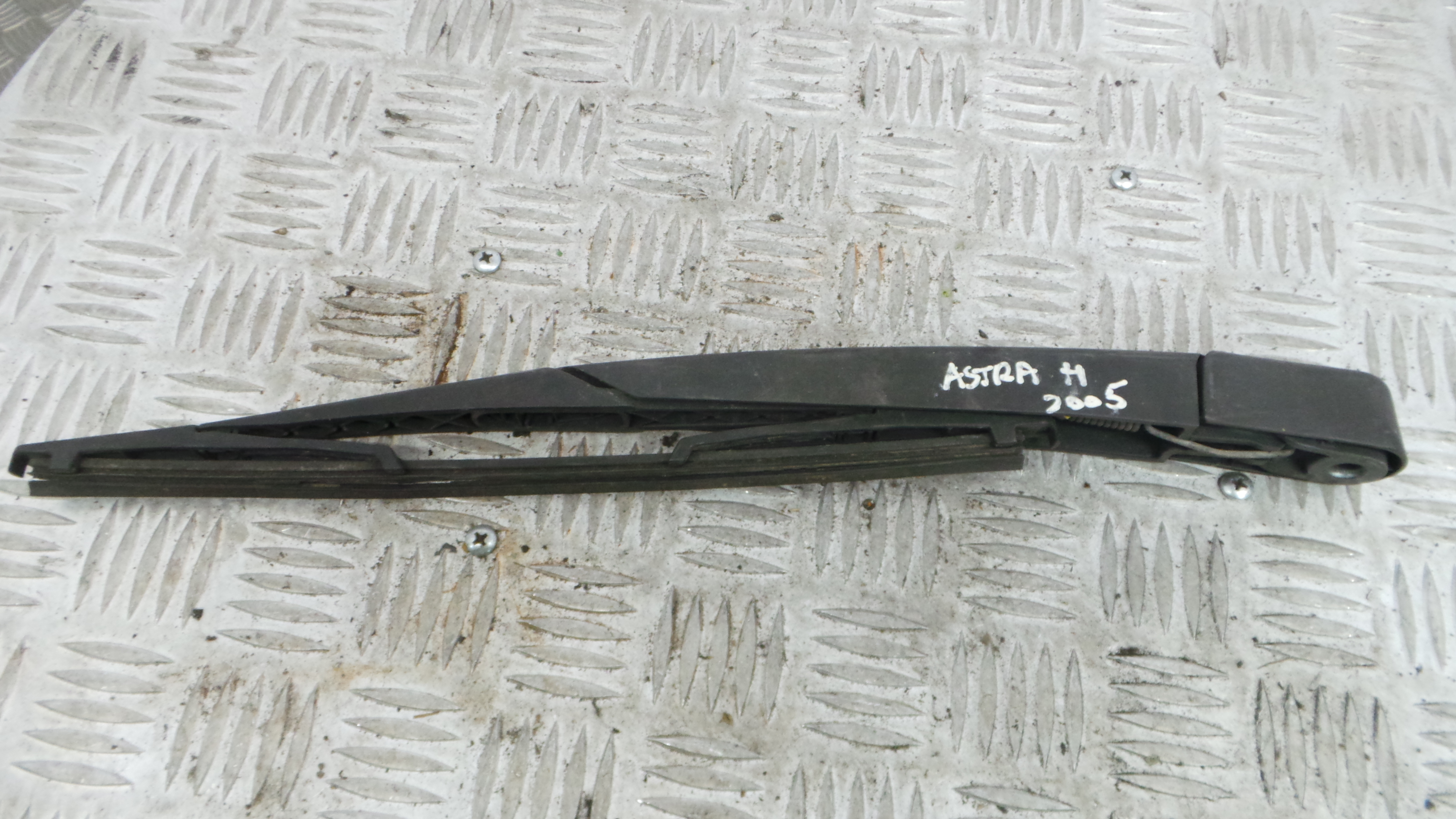 Braço Do Limpa-vidros 13105983 - OPEL ASTRA H (A04)-33407309