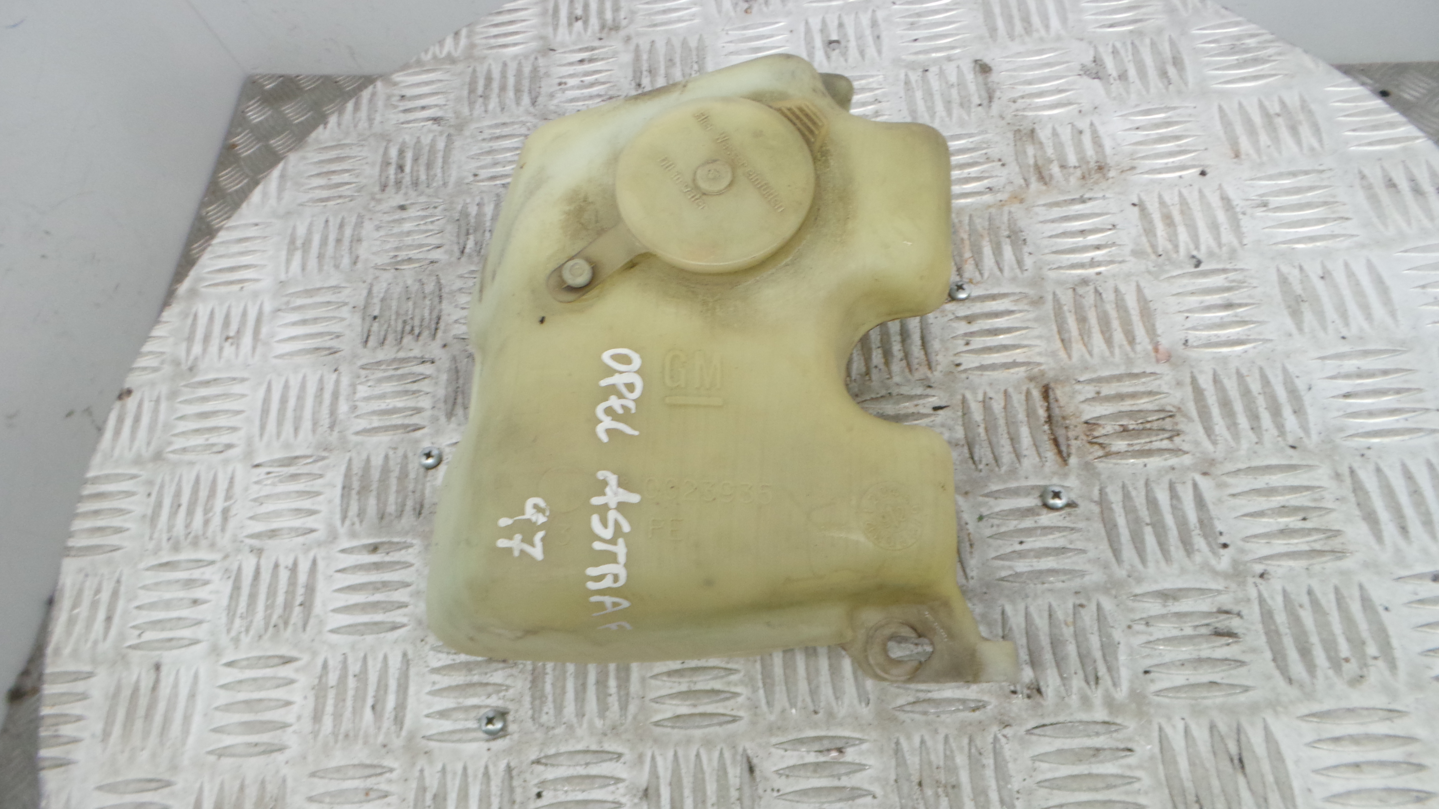 Depósito De Água Do Limpa-vidros 0023935 - OPEL ASTRA F Hatchback (T92)-33409802