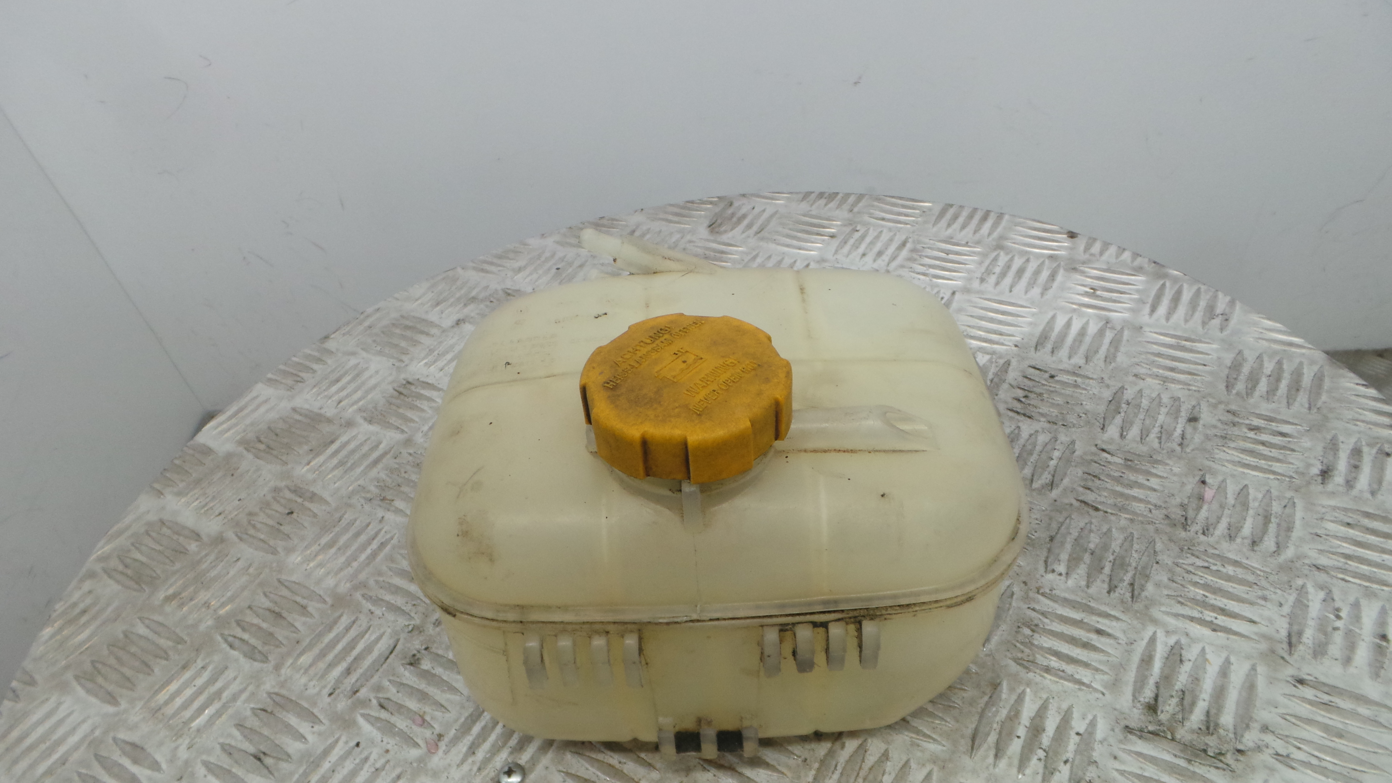 Depósito Água Radiador / Vazo de Expansao 24469940 - OPEL ASTRA H (A04)-33409832 Depósito Água Radiador / Vazo de Expansao 24469940 - OPEL ASTRA H (A04)-33409832