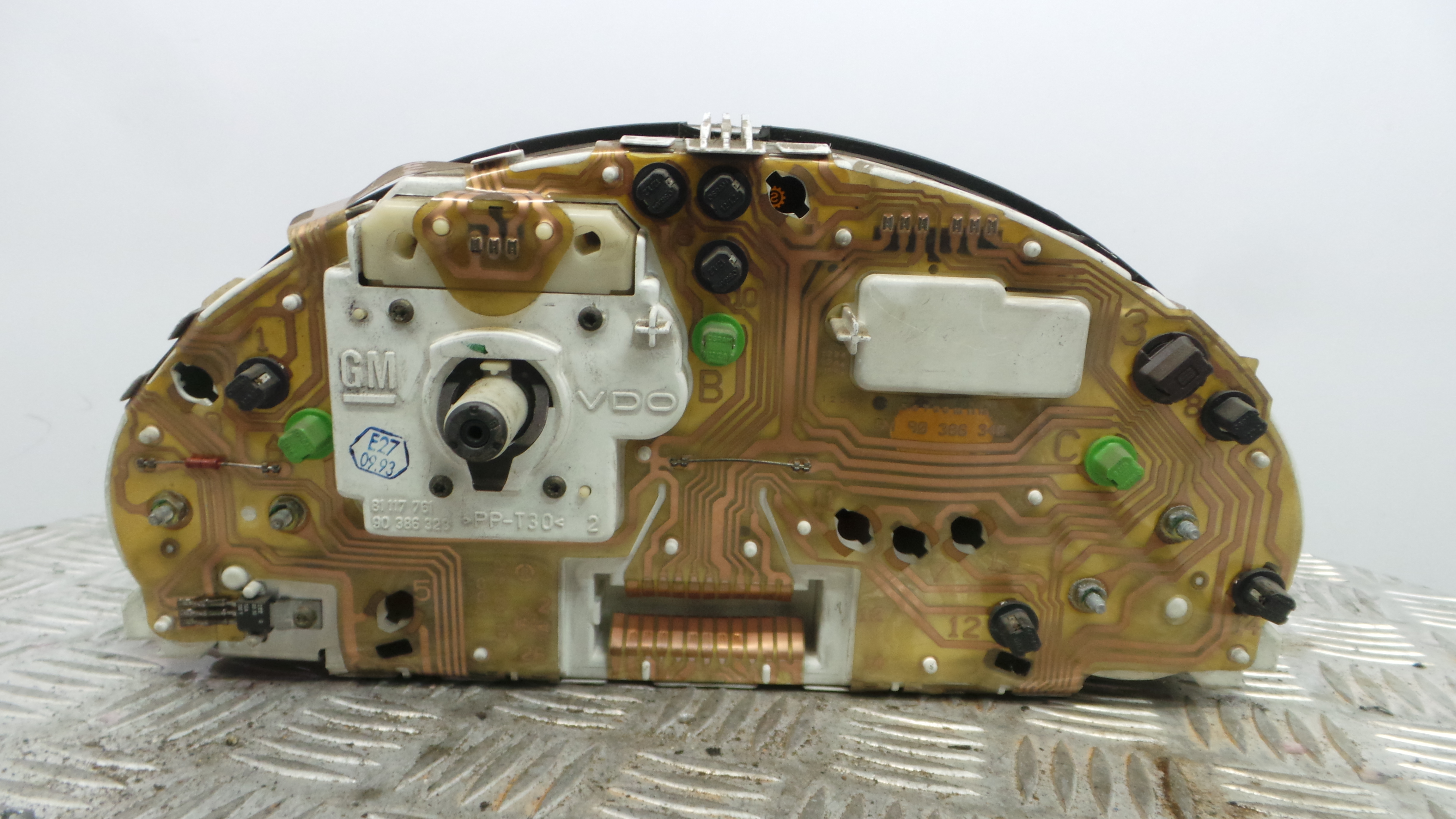 Quadrante 81117761 - OPEL CORSA B (S93)-33410178