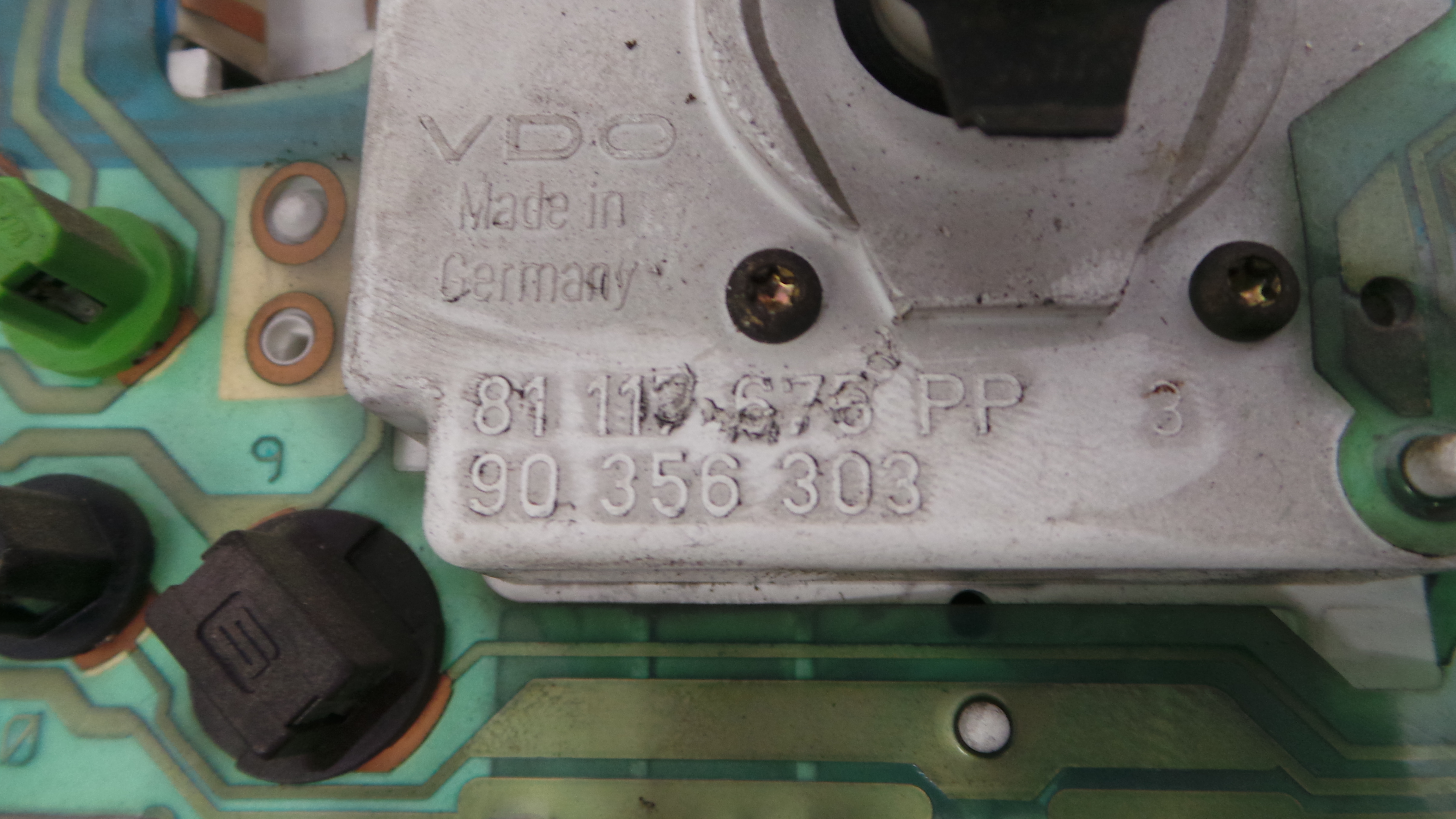 Quadrante 81117675 - OPEL ASTRA F Hatchback (T92)-33410383