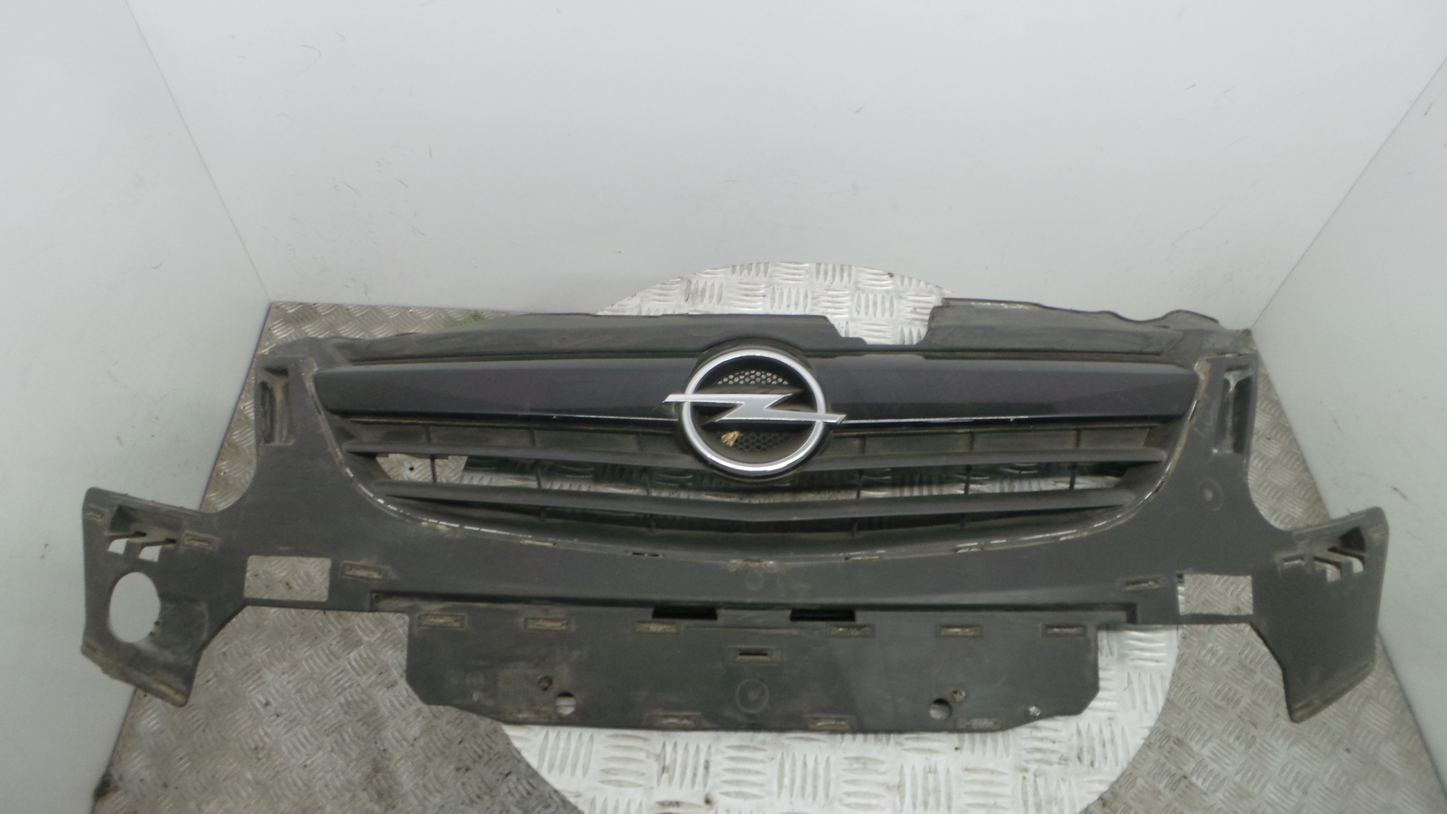 Grelha da Frente 13179940 - OPEL CORSA D (S07)-33423581