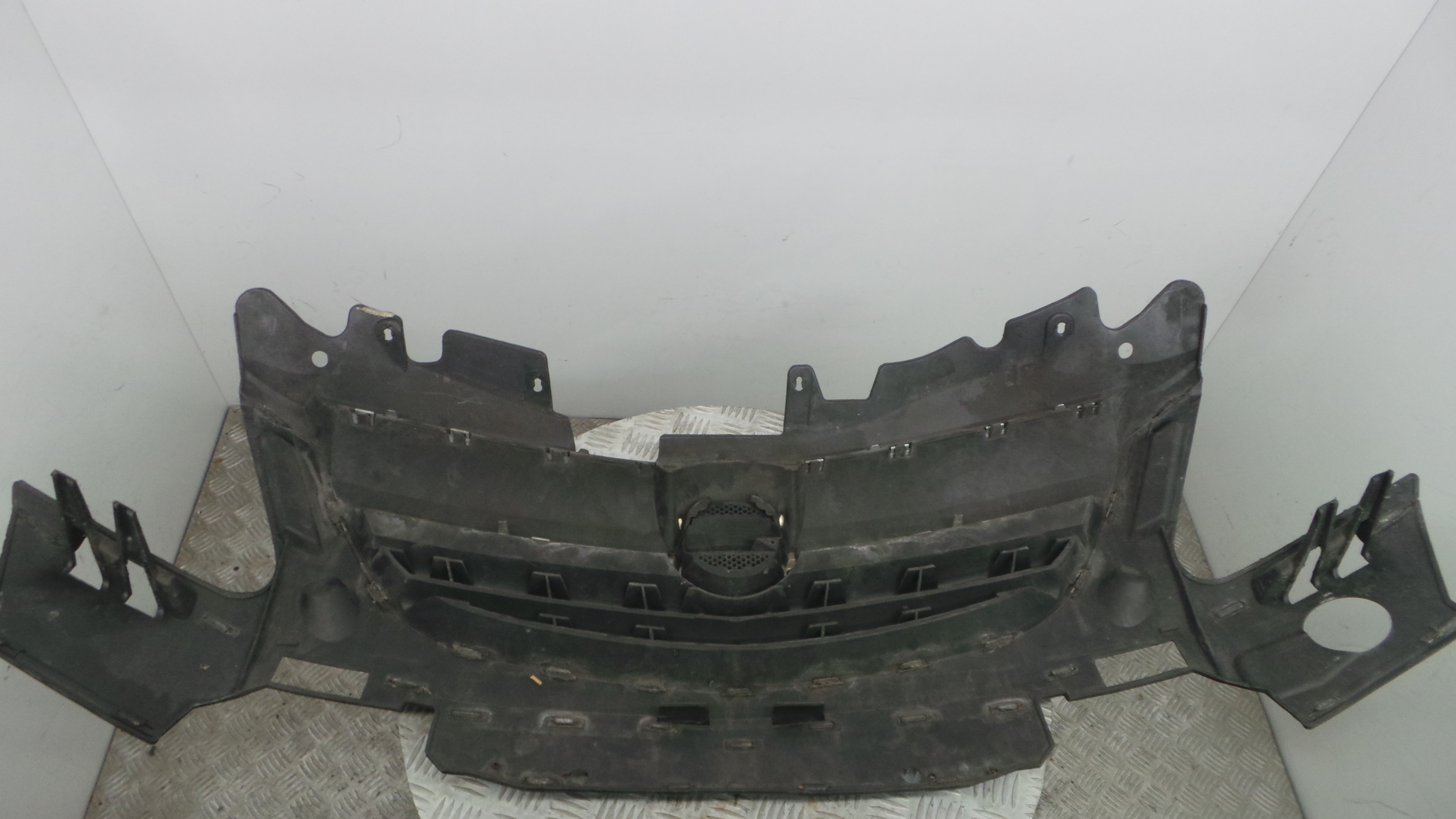 Grelha da Frente 13179940 - OPEL CORSA D (S07)-33424337