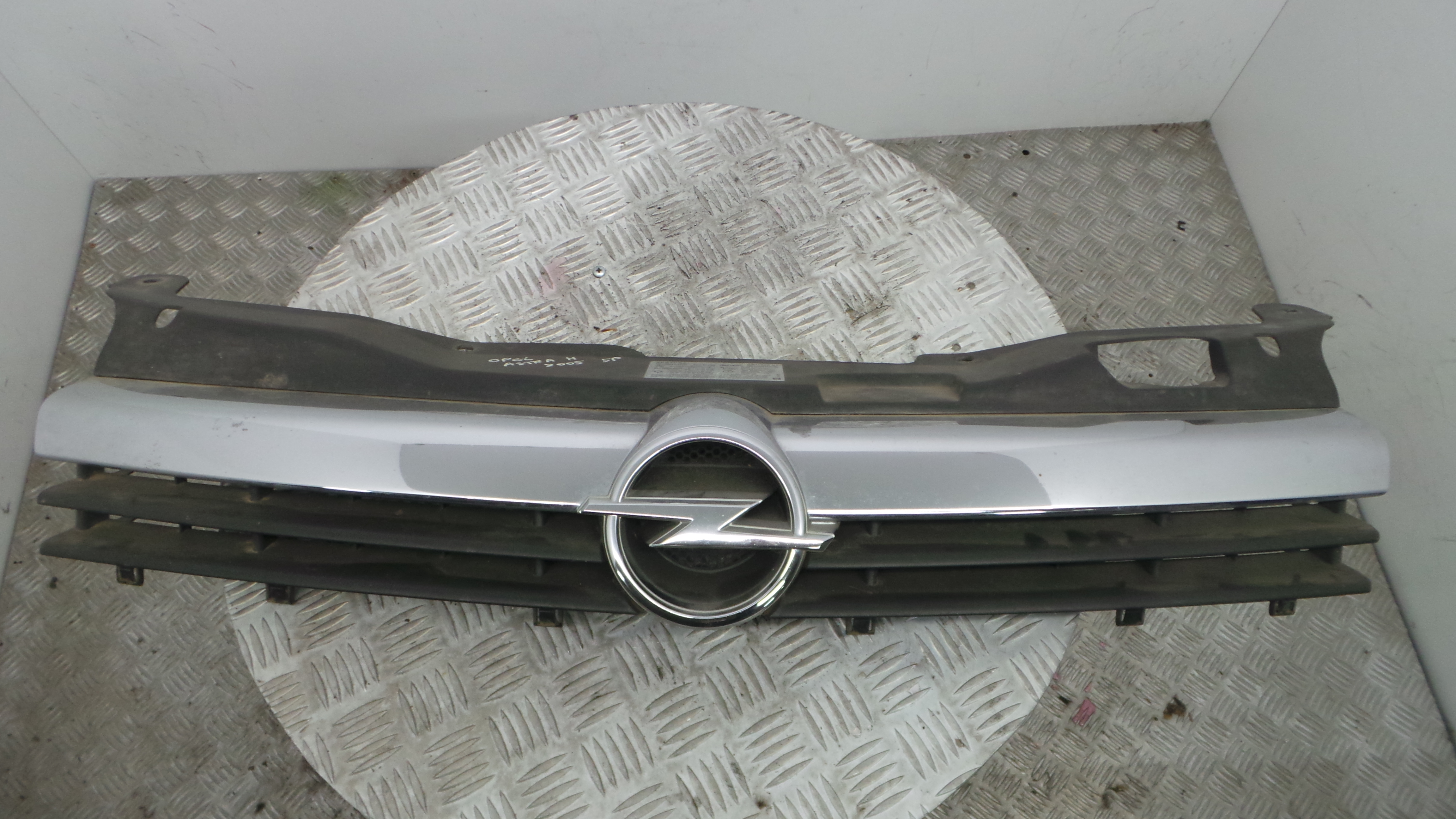 Grelha da Frente 13108463 - OPEL ASTRA H (A04)-33425532 Grelha da Frente 13108463 - OPEL ASTRA H (A04)-33425532