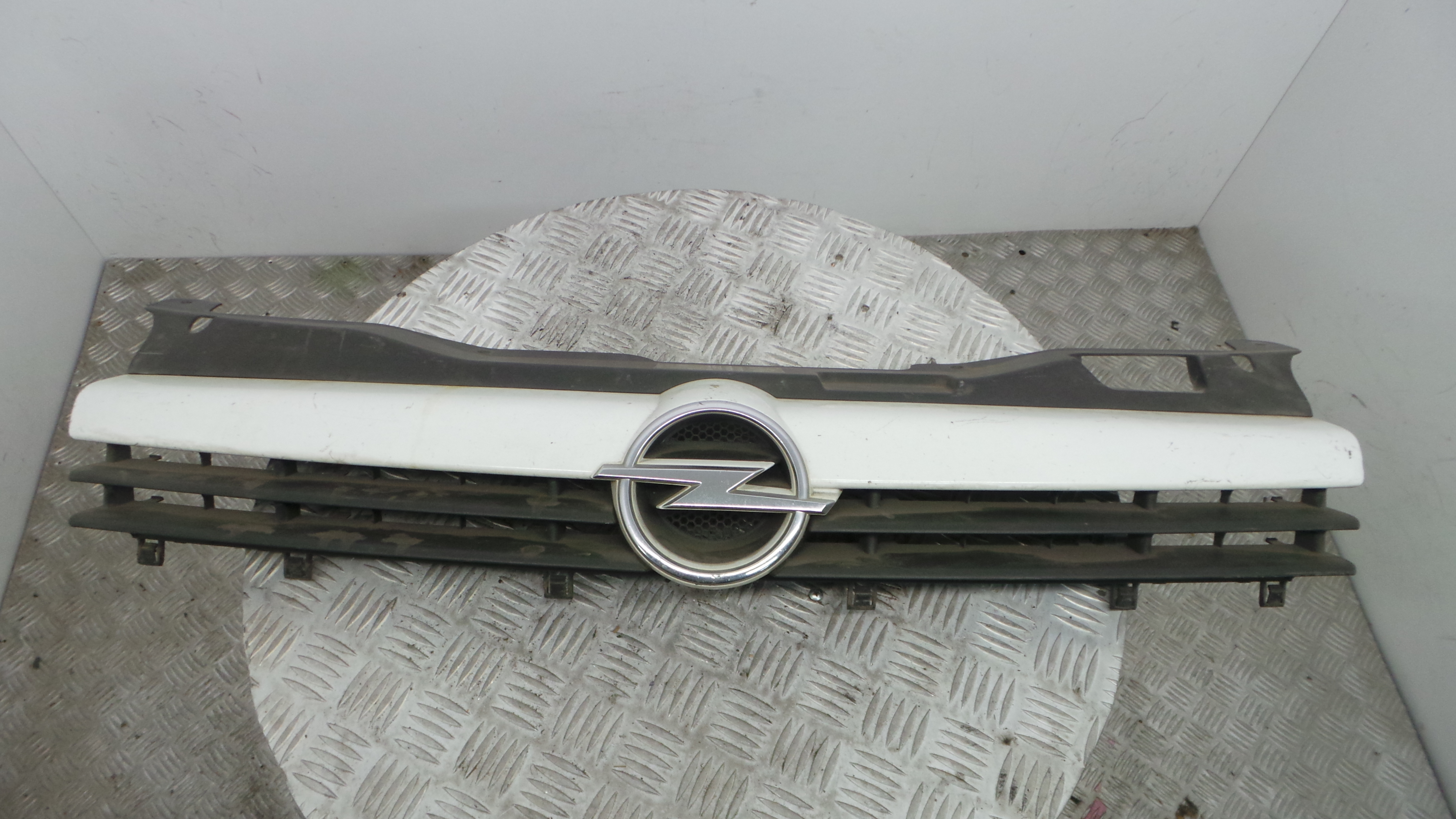 Grelha da Frente 13241967 - OPEL ASTRA H (A04)-33431757 Grelha da Frente 13241967 - OPEL ASTRA H (A04)-33431757