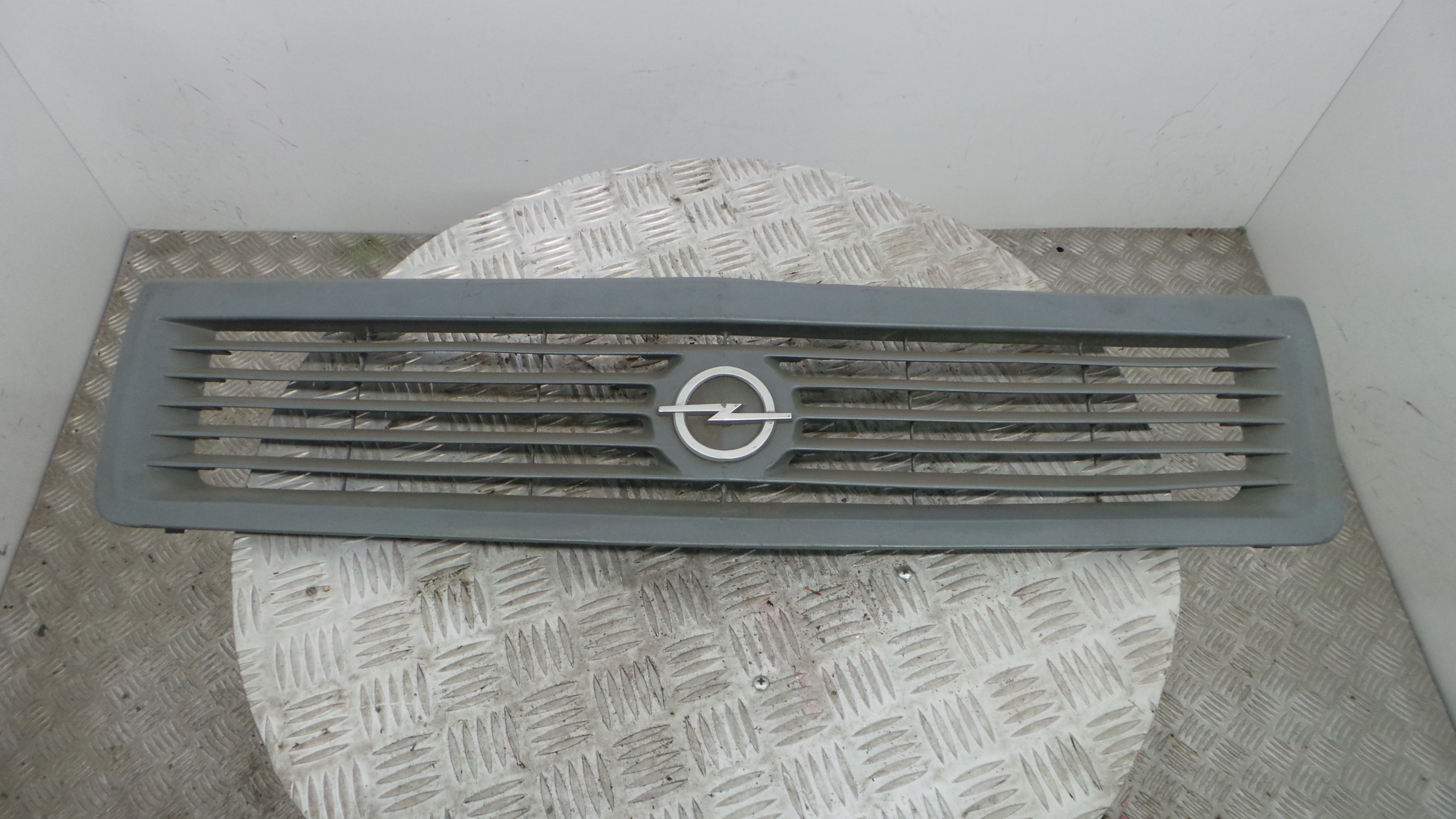 Grelha da Frente ZZ02211 - OPEL CORSA A Hatchback (S83)-33433501