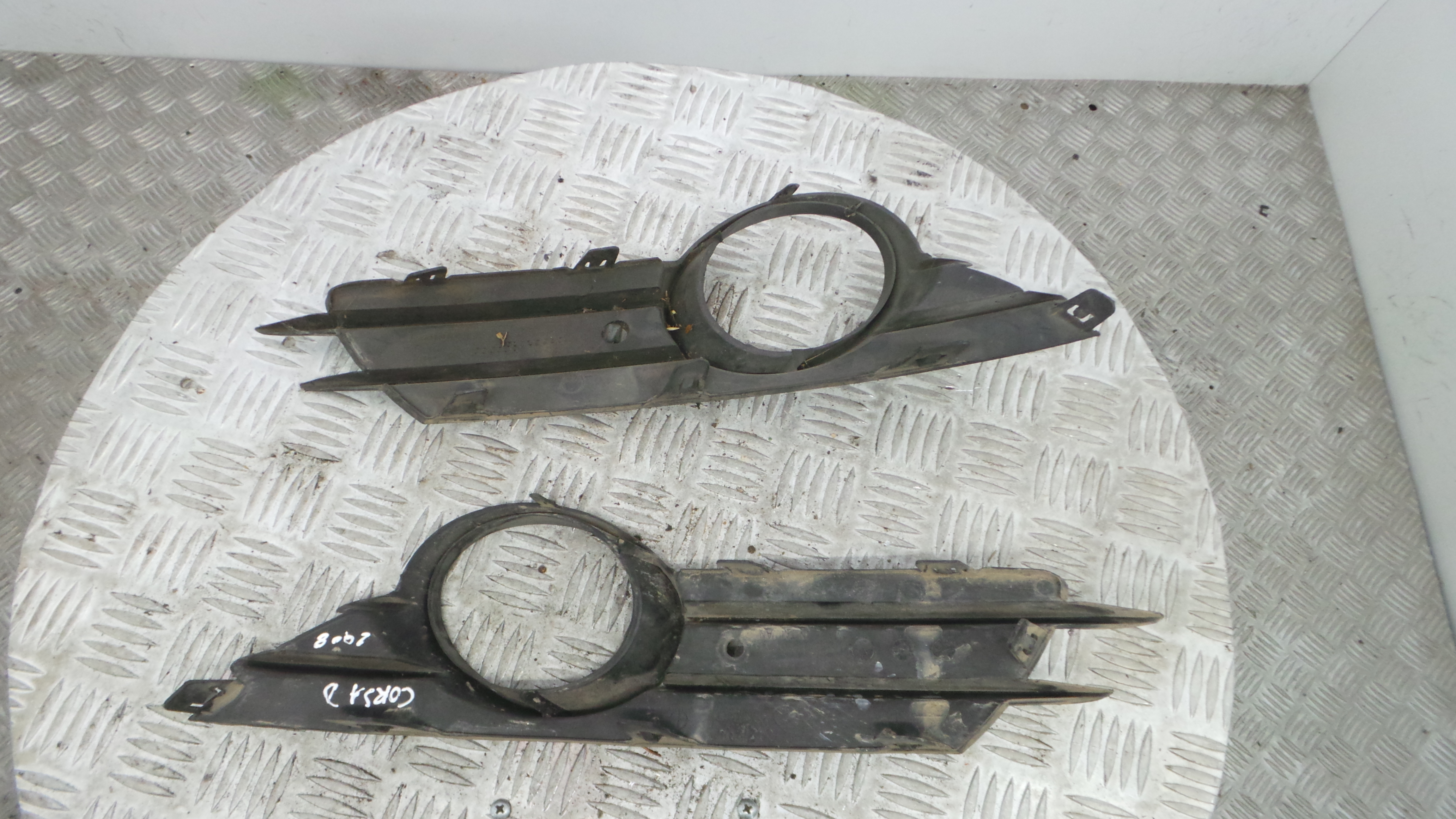 Grelha do Pára-Choques Esquerdo 13211478 - OPEL CORSA D (S07)-33438458