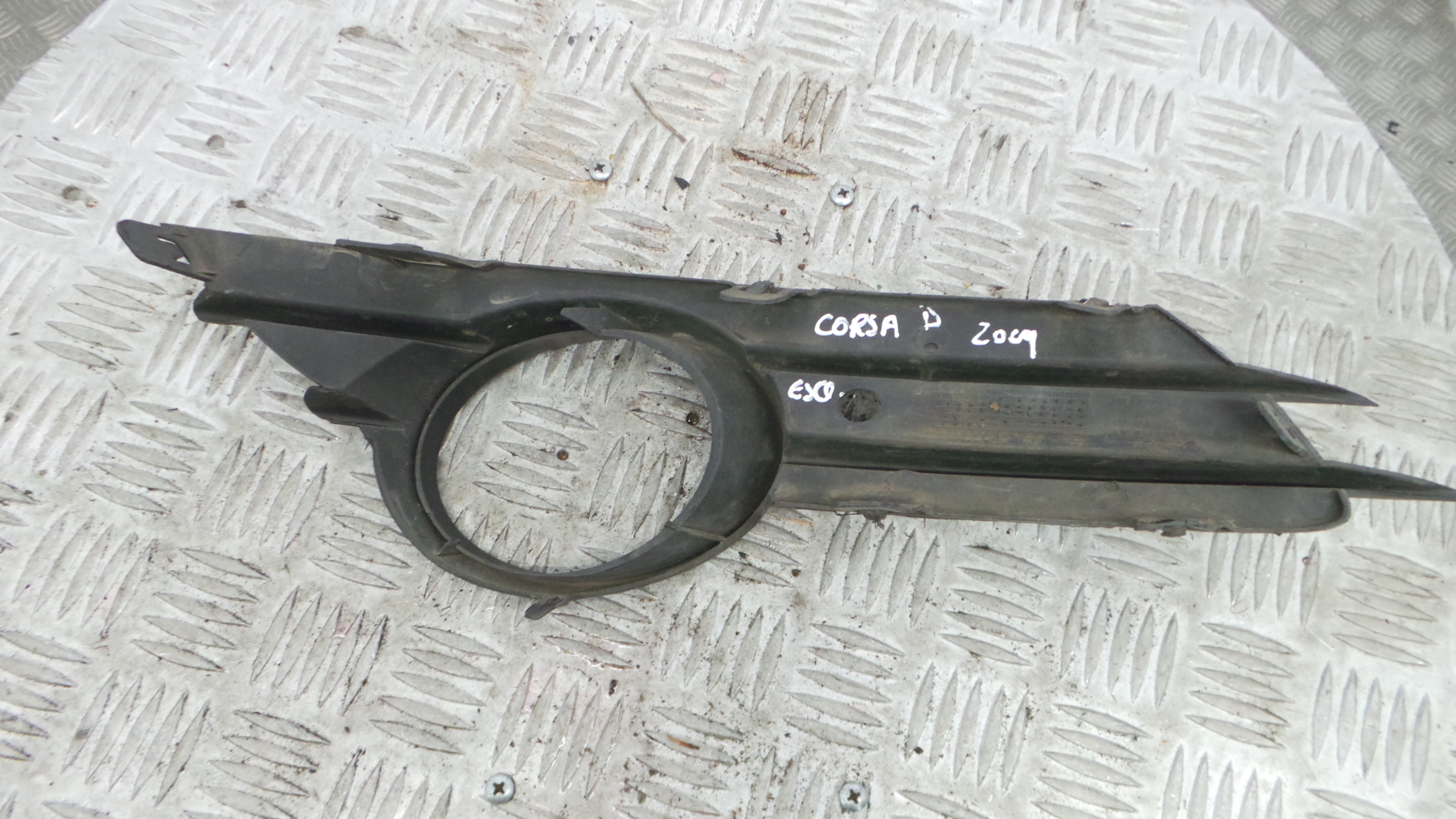 Grelha do Pára-Choques Esquerdo 13211478 - OPEL CORSA D (S07)-33438721