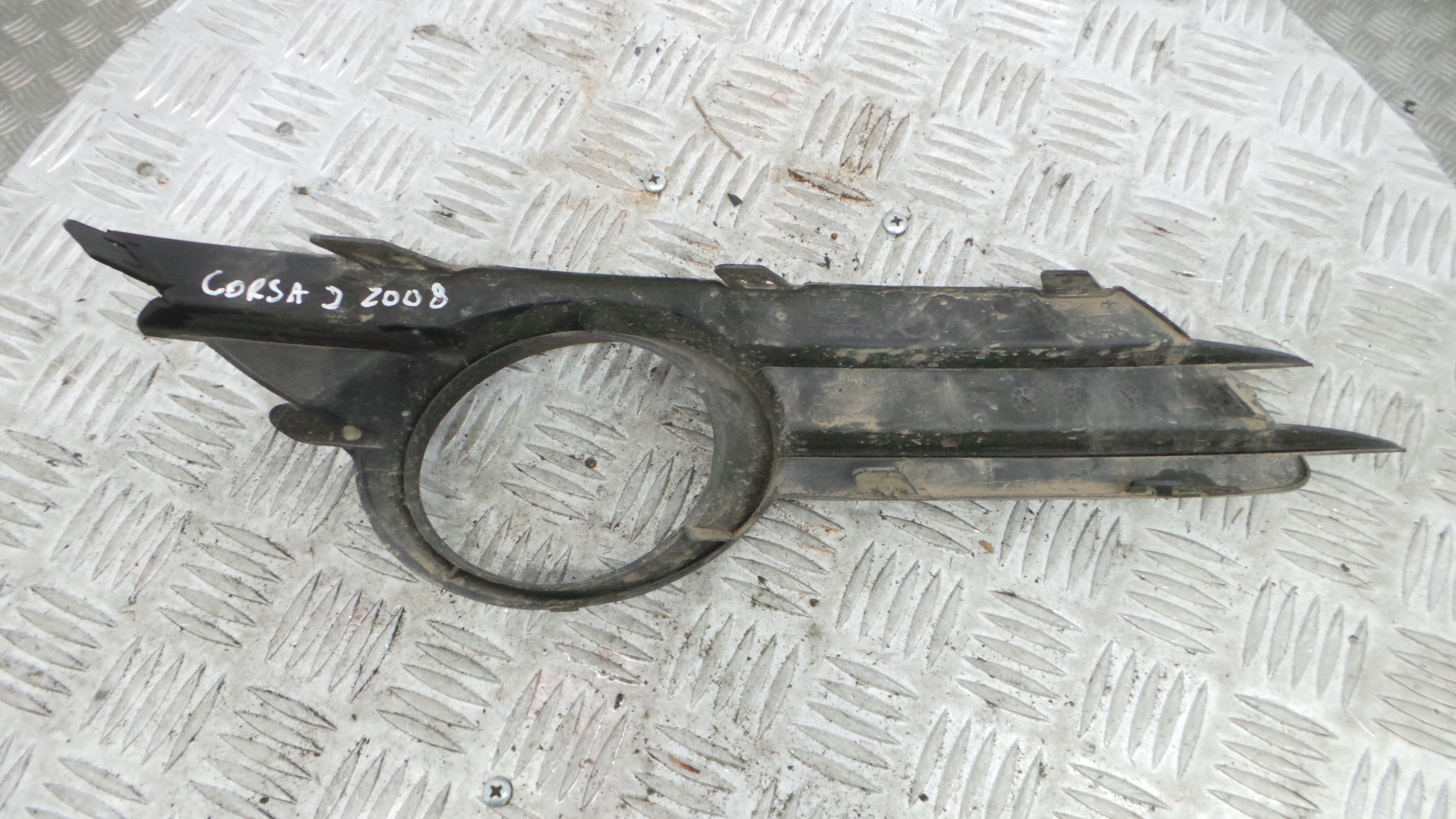 Grelha do Pára-Choques Esquerdo  - OPEL CORSA D (S07)-33439764