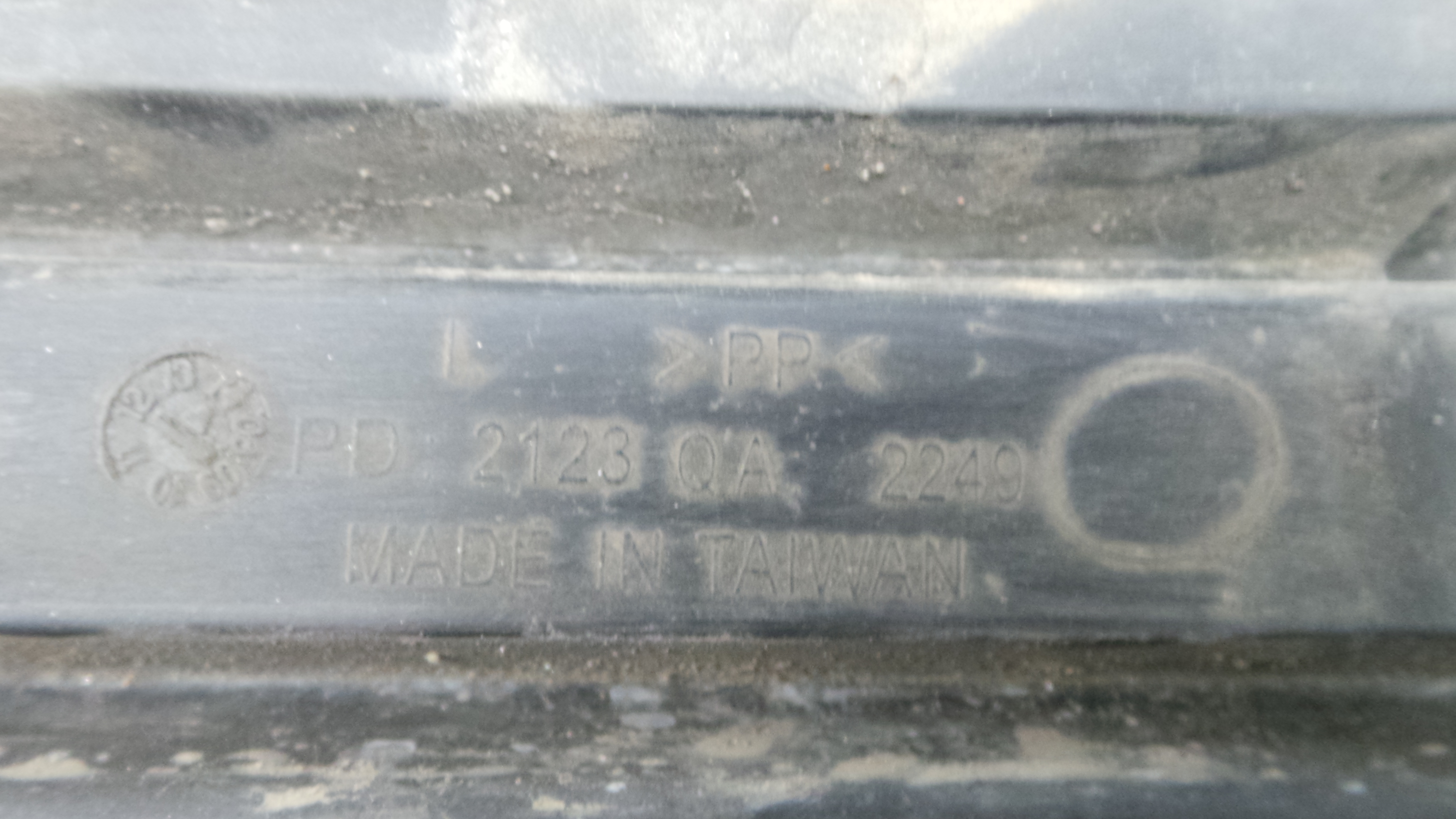 Grelha do Pára-Choques Esquerdo  - OPEL CORSA D (S07)-33439764