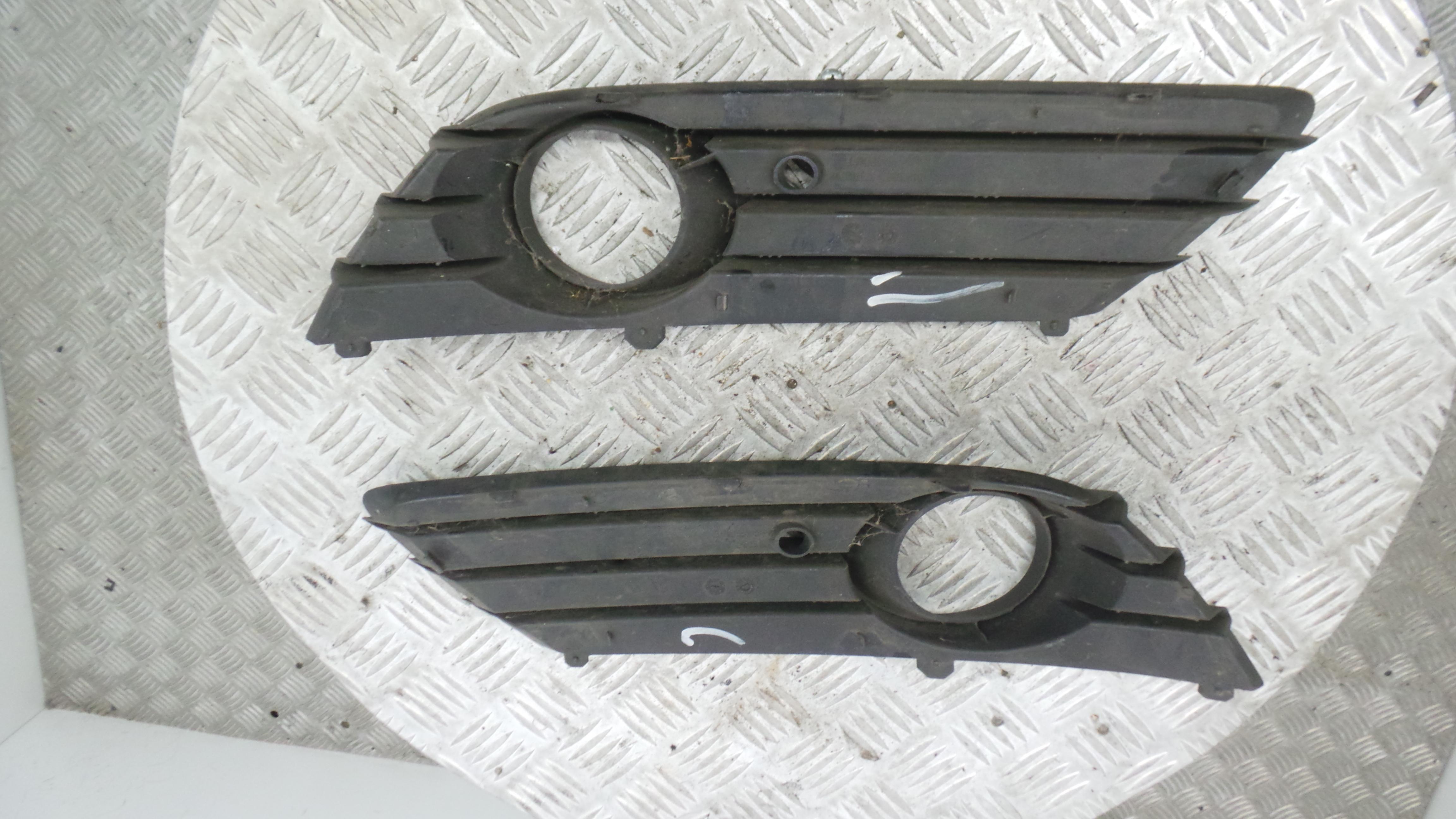 Grelha do Pára-Choques da Frente  - OPEL ASTRA H (A04)-33442025