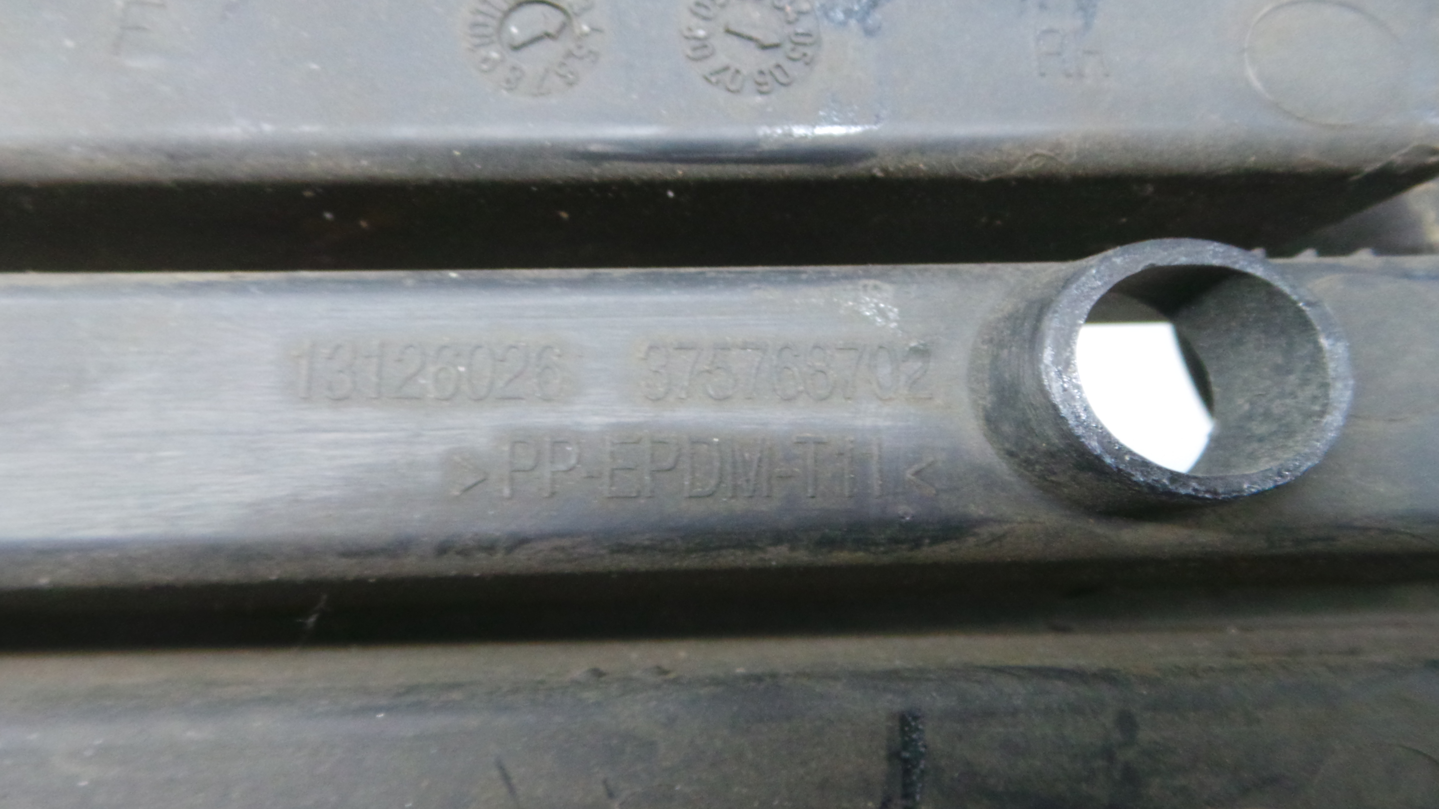 Grelha do Pára-Choques da Frente  - OPEL ASTRA H (A04)-33442025