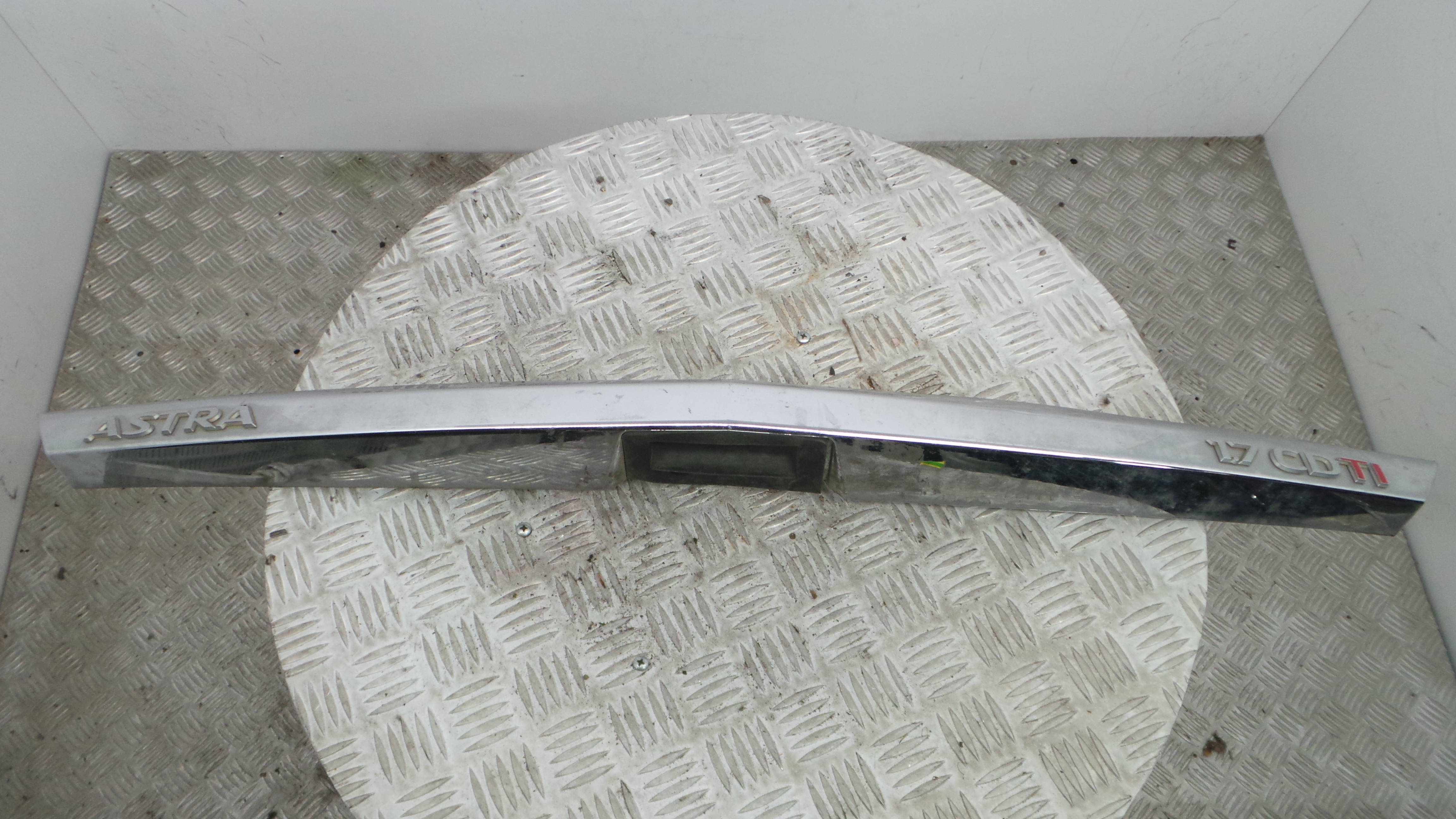 Puxador Exterior da Tampa da Mala 13105814 - OPEL ASTRA H (A04)-33442910