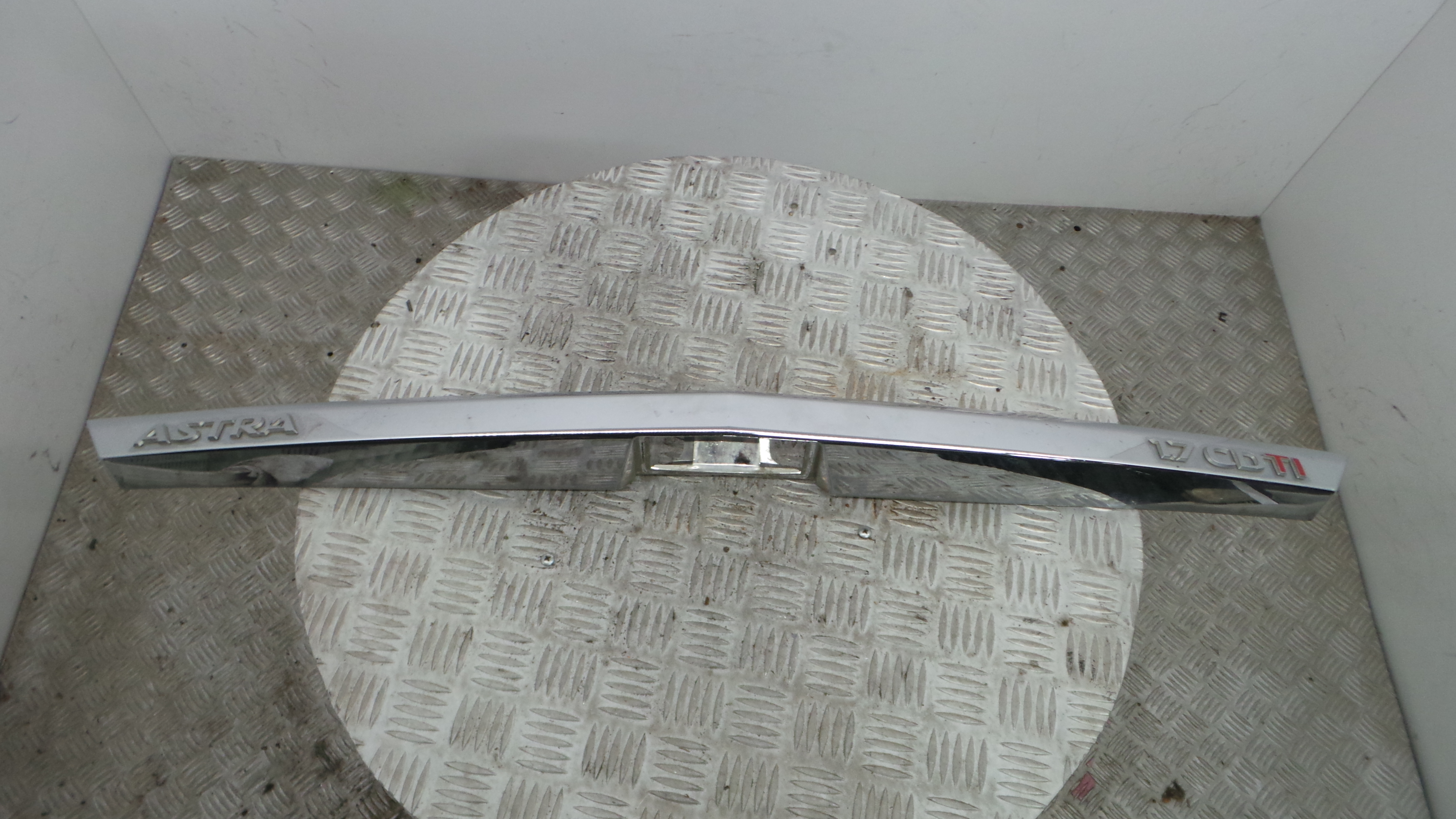 Puxador Exterior da Tampa da Mala 13105814 - OPEL ASTRA H (A04)-33445290