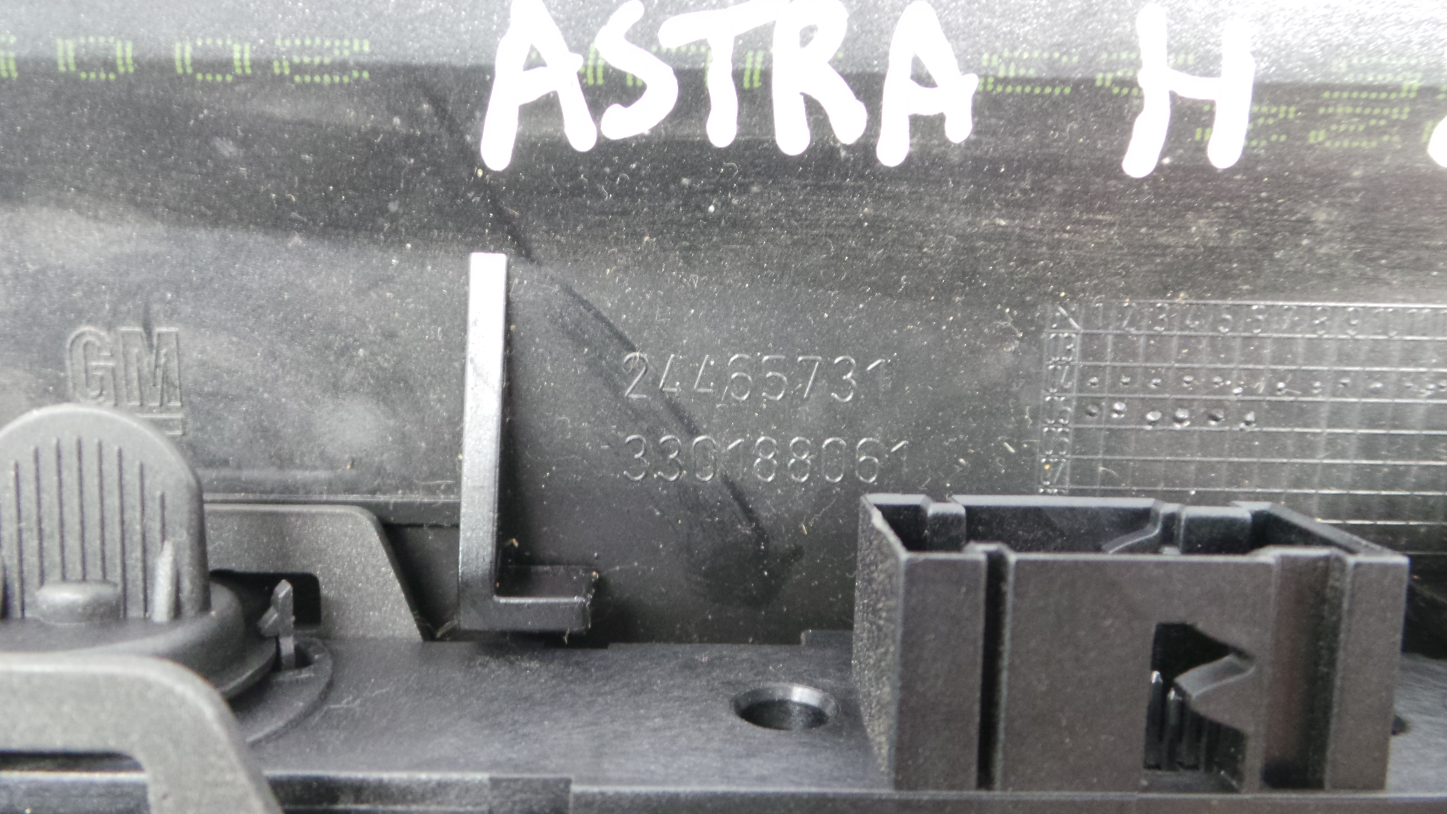 Consola central Tablier  331985437 - OPEL ASTRA H (A04)-33455735