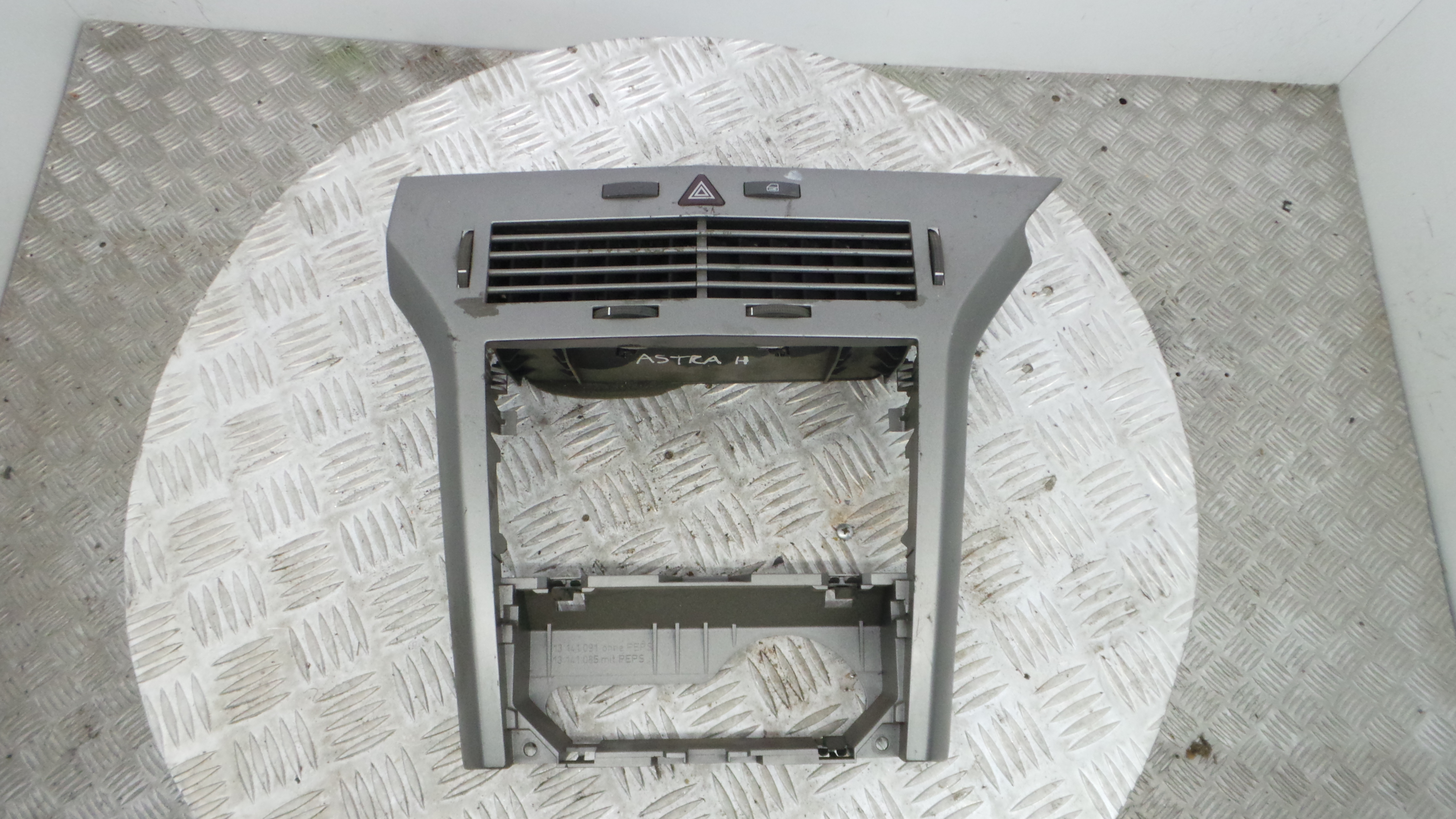 Consola central Tablier  331985437 - OPEL ASTRA H (A04)-33457049