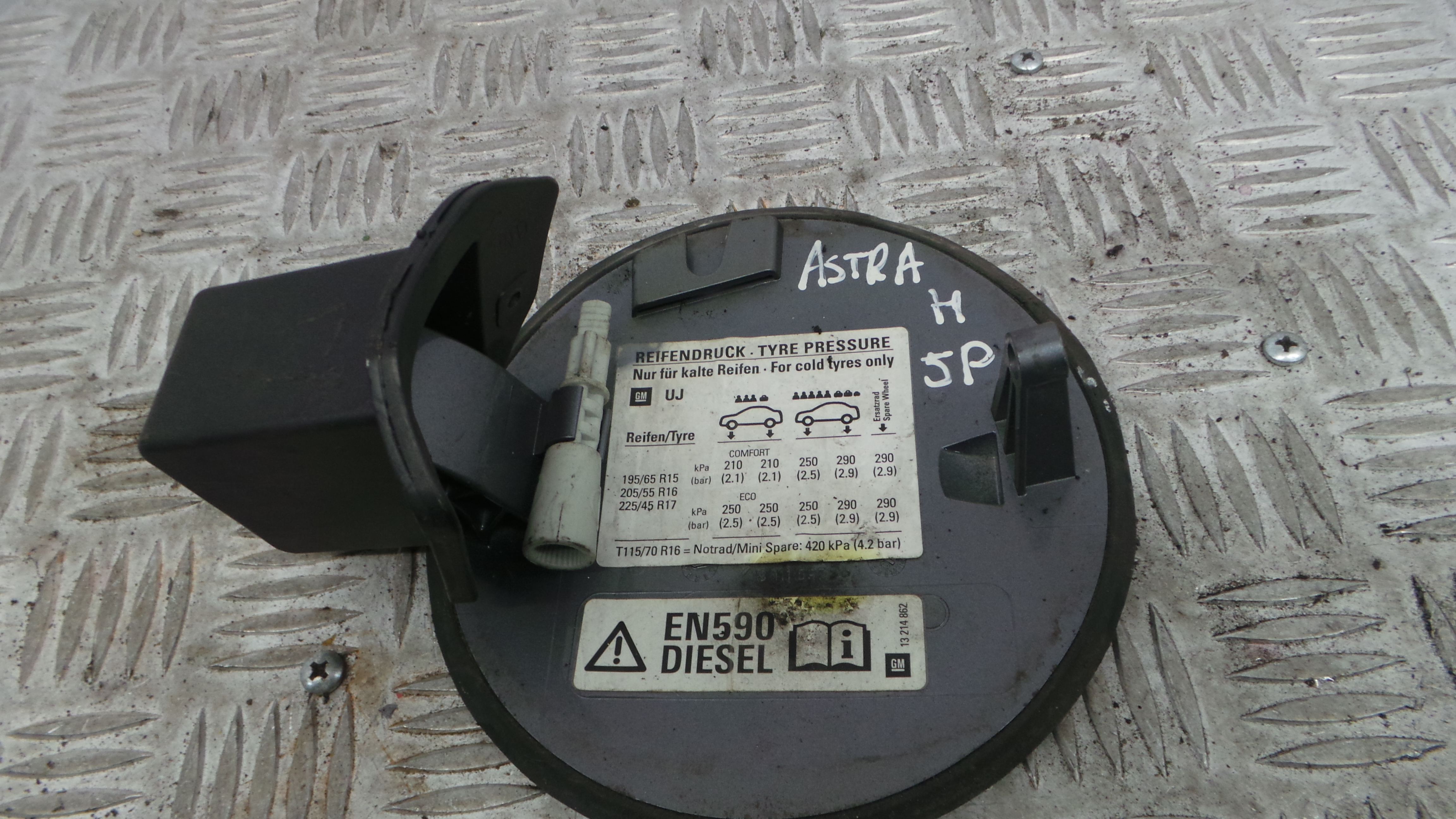 Tampão de Combustivel  13111597 - OPEL ASTRA H (A04)-33627896