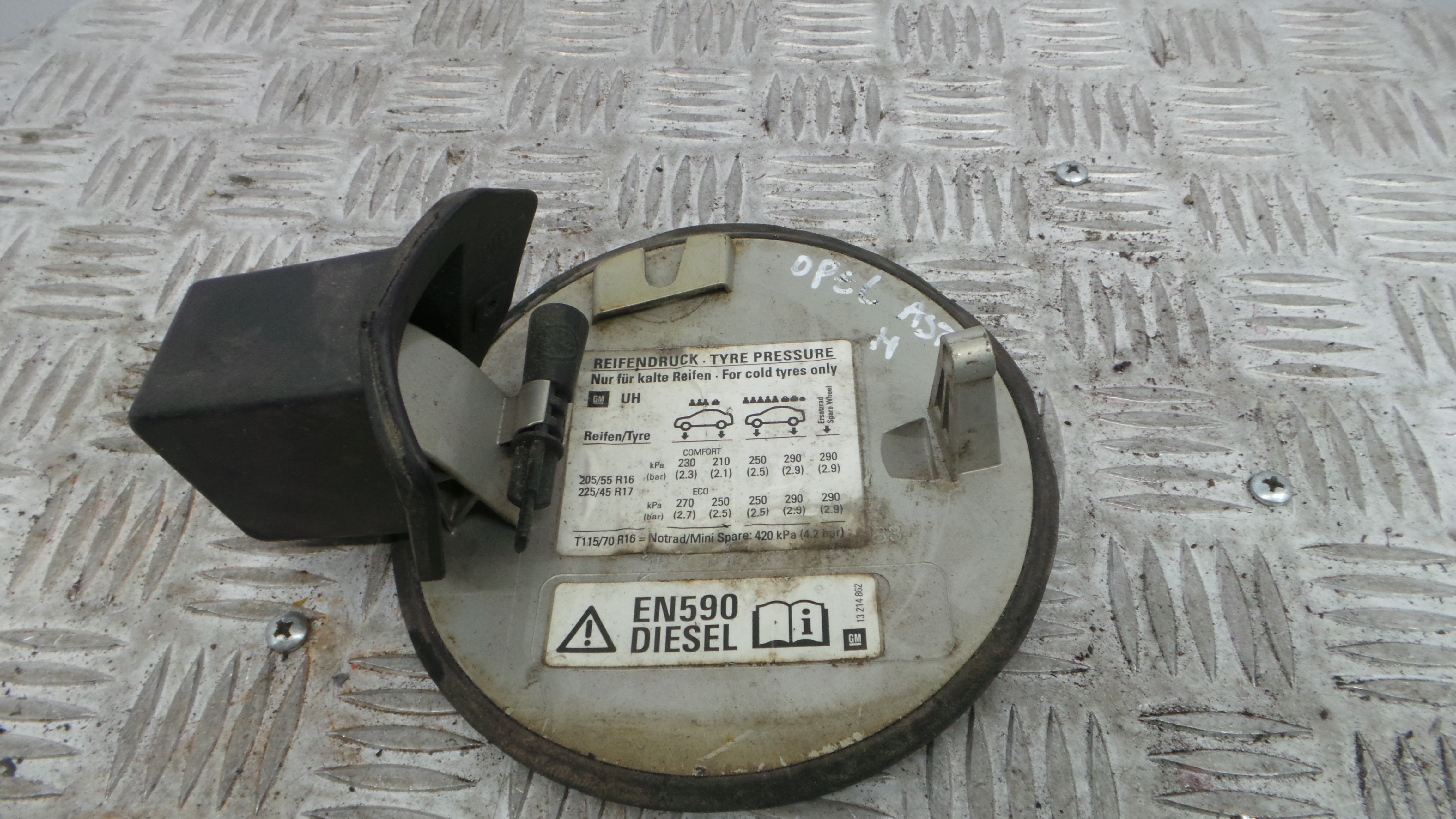 Tampão de Combustivel 13111667 - OPEL ASTRA H (A04)-33627905