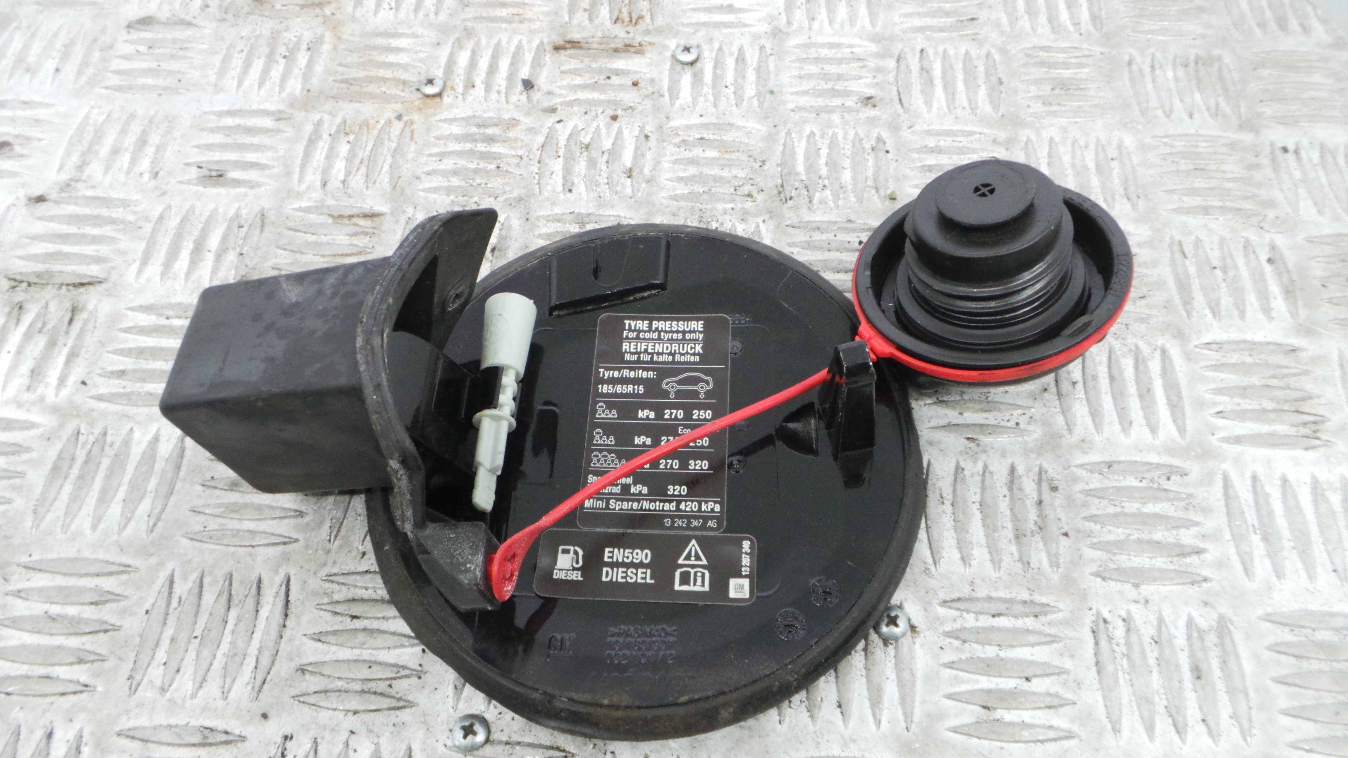 Tampão de Combustivel  13183307 - OPEL CORSA D (S07)-33627942