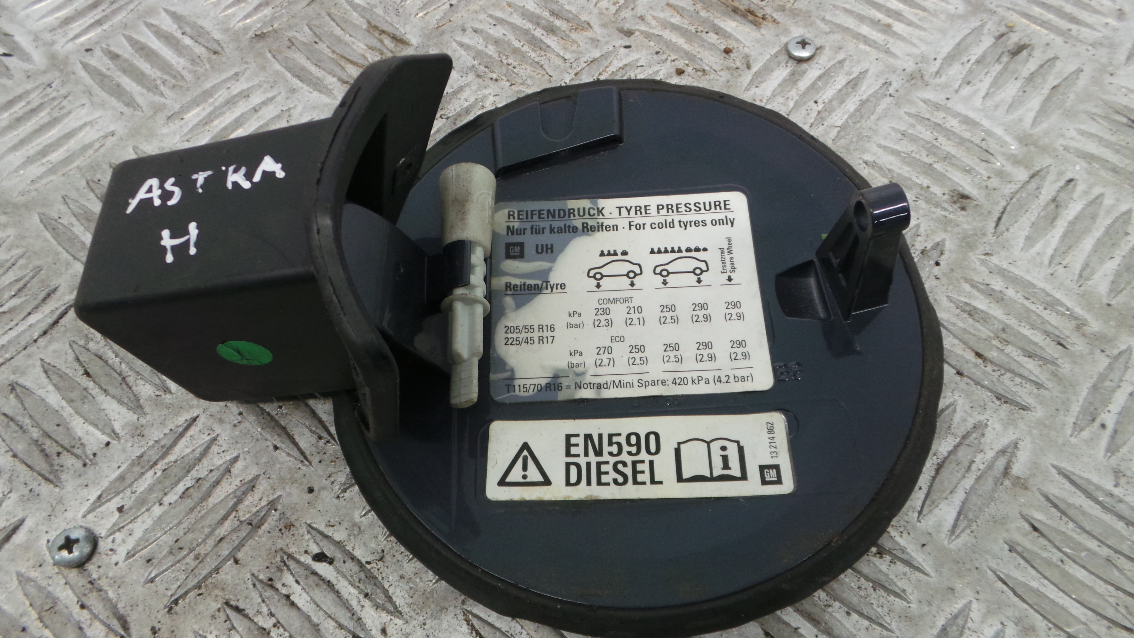 Tampão de Combustivel 13111667 - OPEL ASTRA H (A04)-33627957