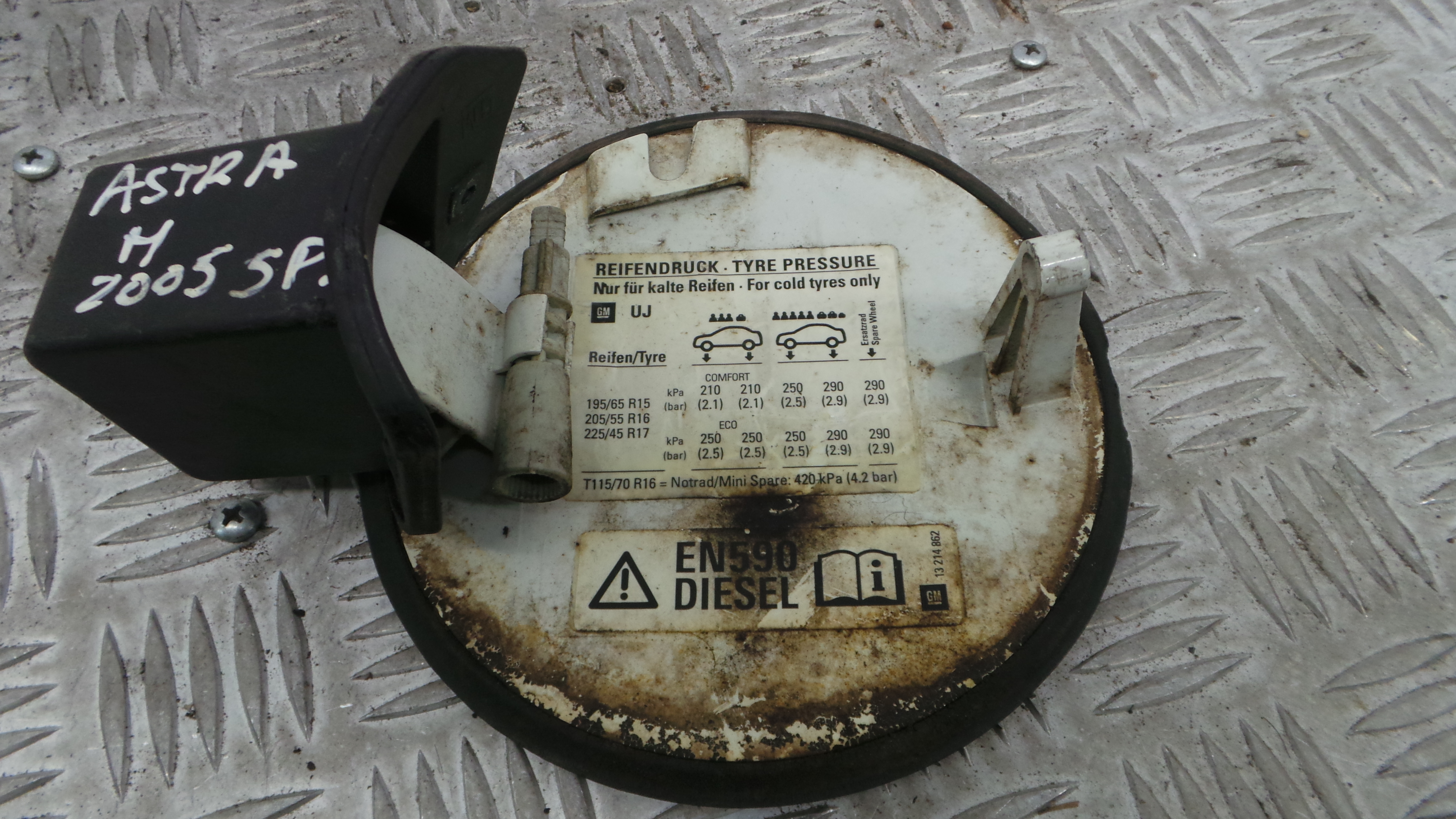 Tampão de Combustivel 13111597 - OPEL ASTRA H (A04)-33627960