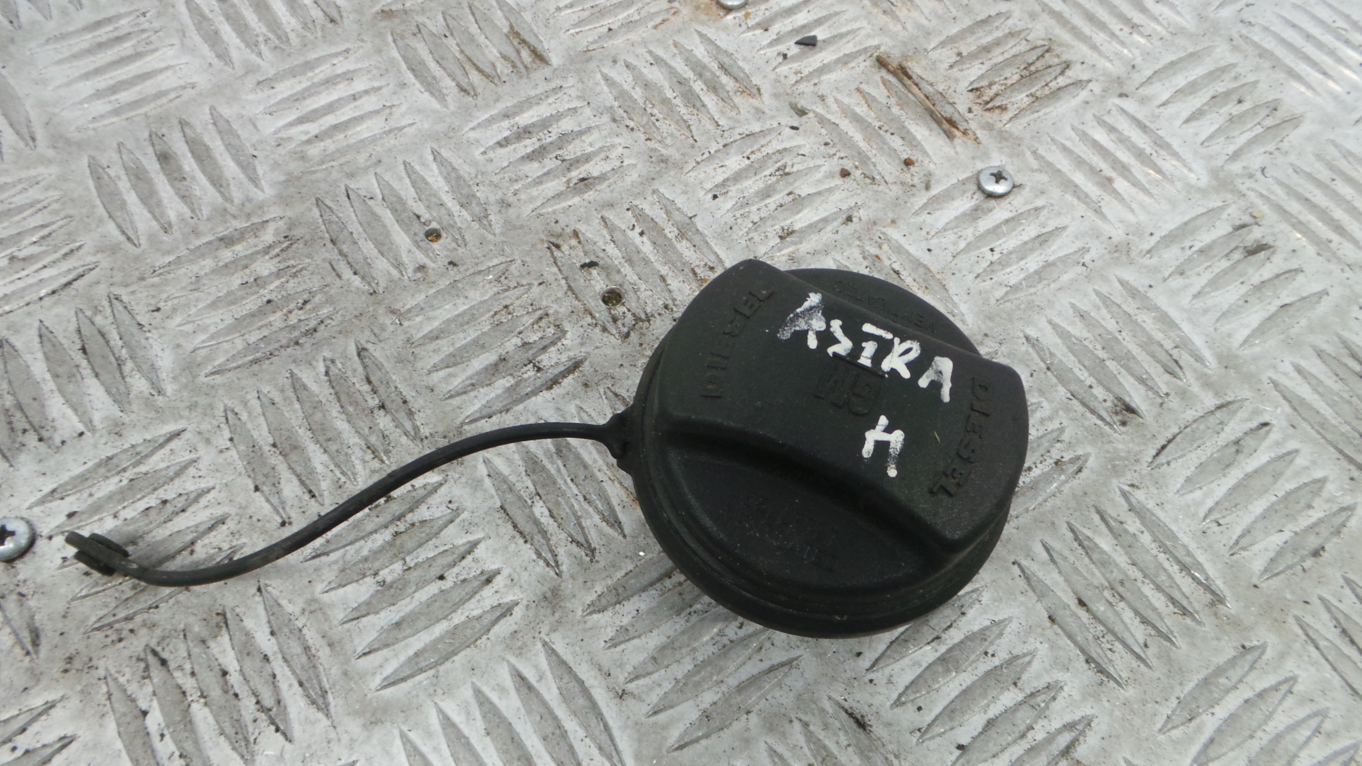 Tampão de Combustivel  13140958 - OPEL ASTRA H (A04)-33627986