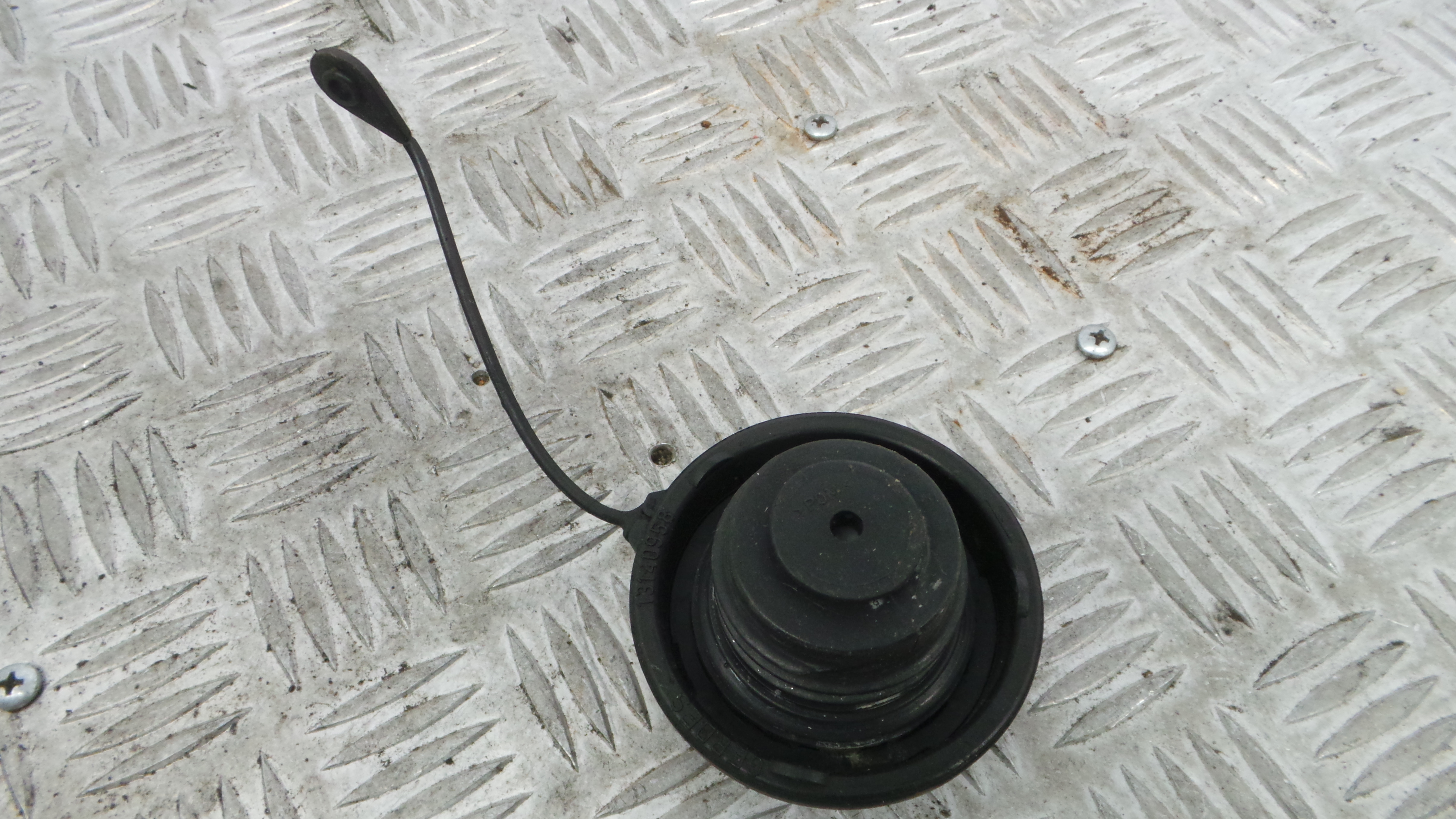 Tampão de Combustivel 13140958 - OPEL ASTRA H (A04)-33628001