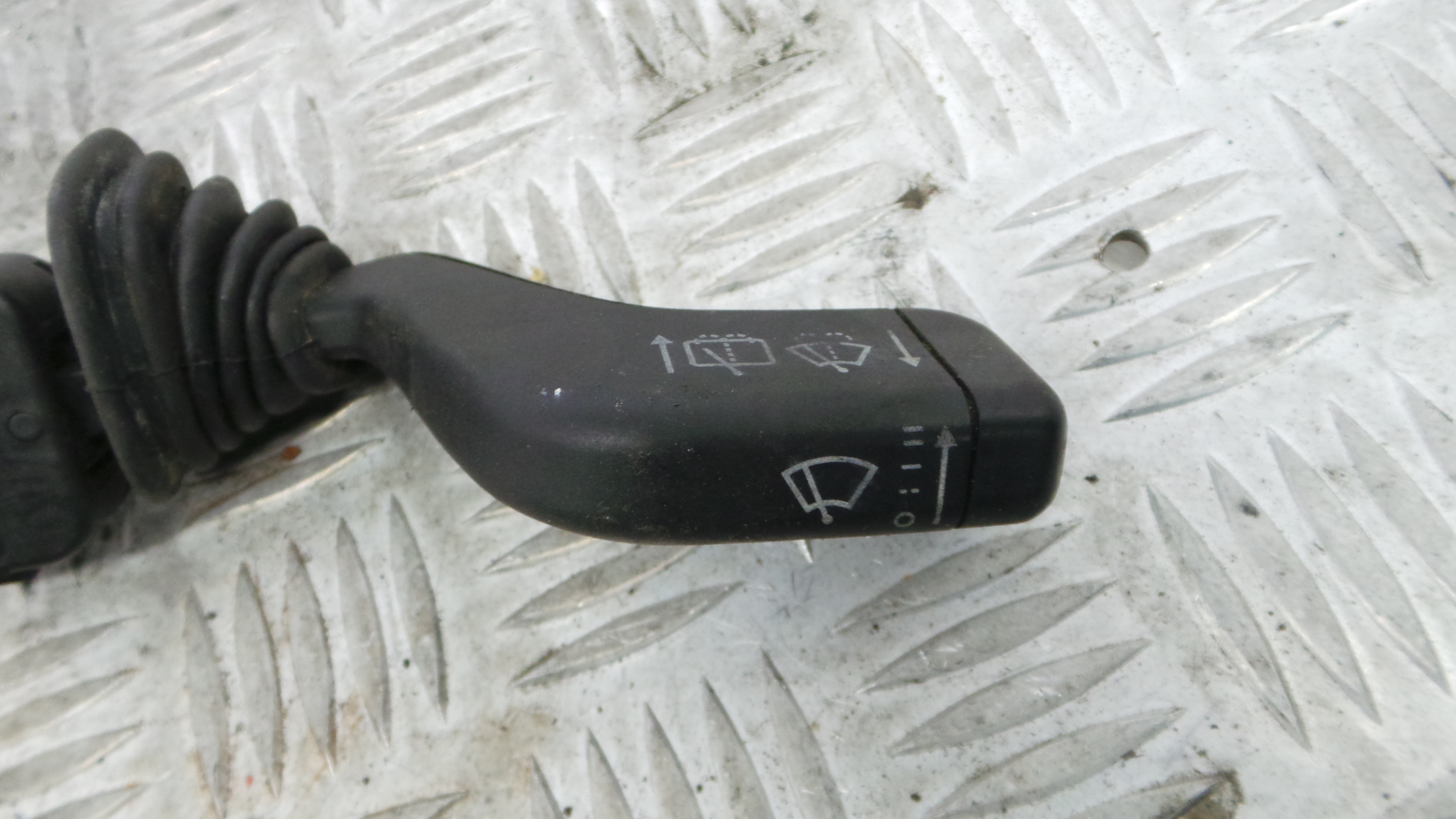 Comando de Limpa Para Brisas 90124931 - OPEL CORSA B (S93)-33628140