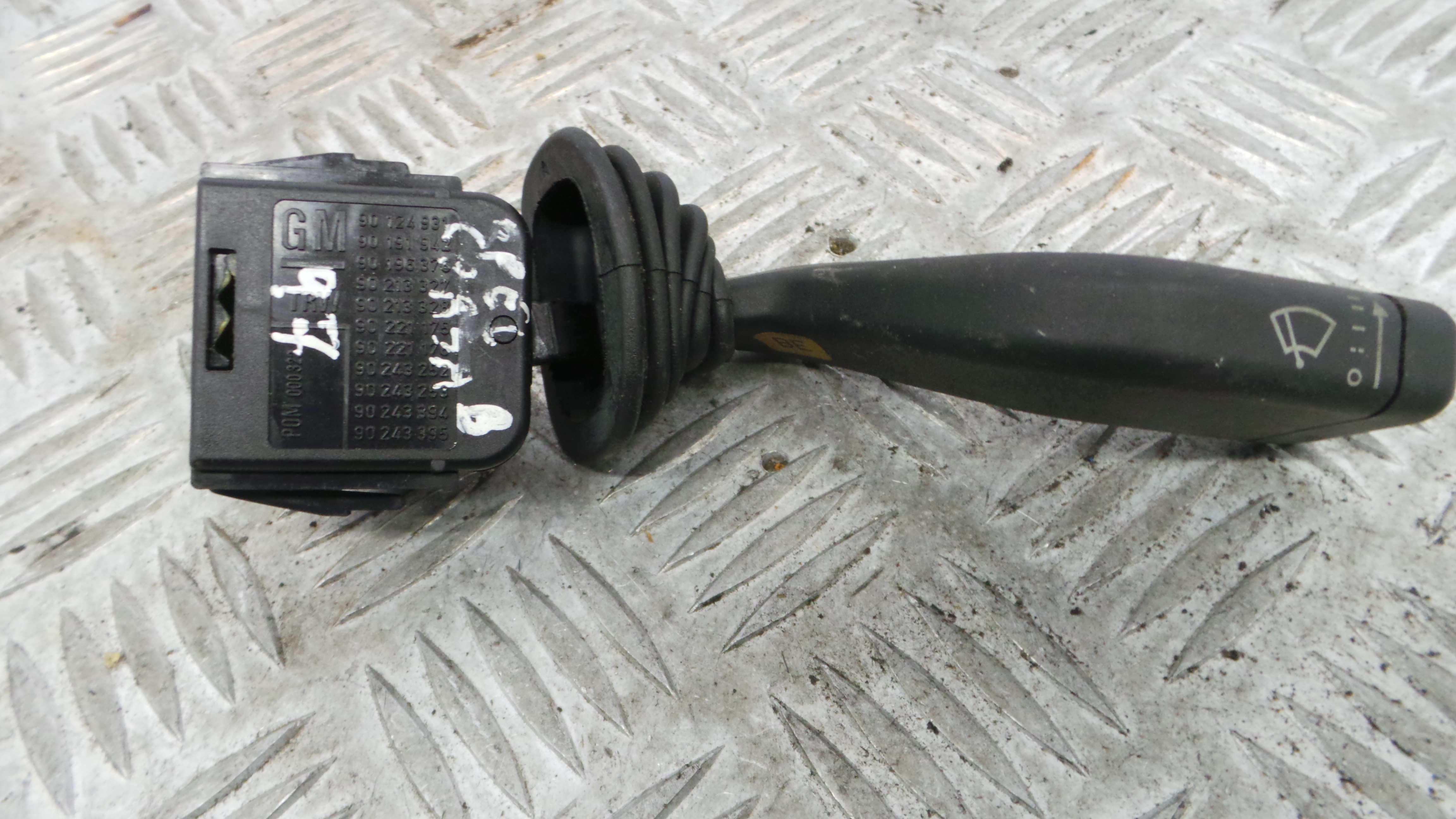 Comando de Limpa Para Brisas 90124931 - OPEL CORSA B (S93)-33628327