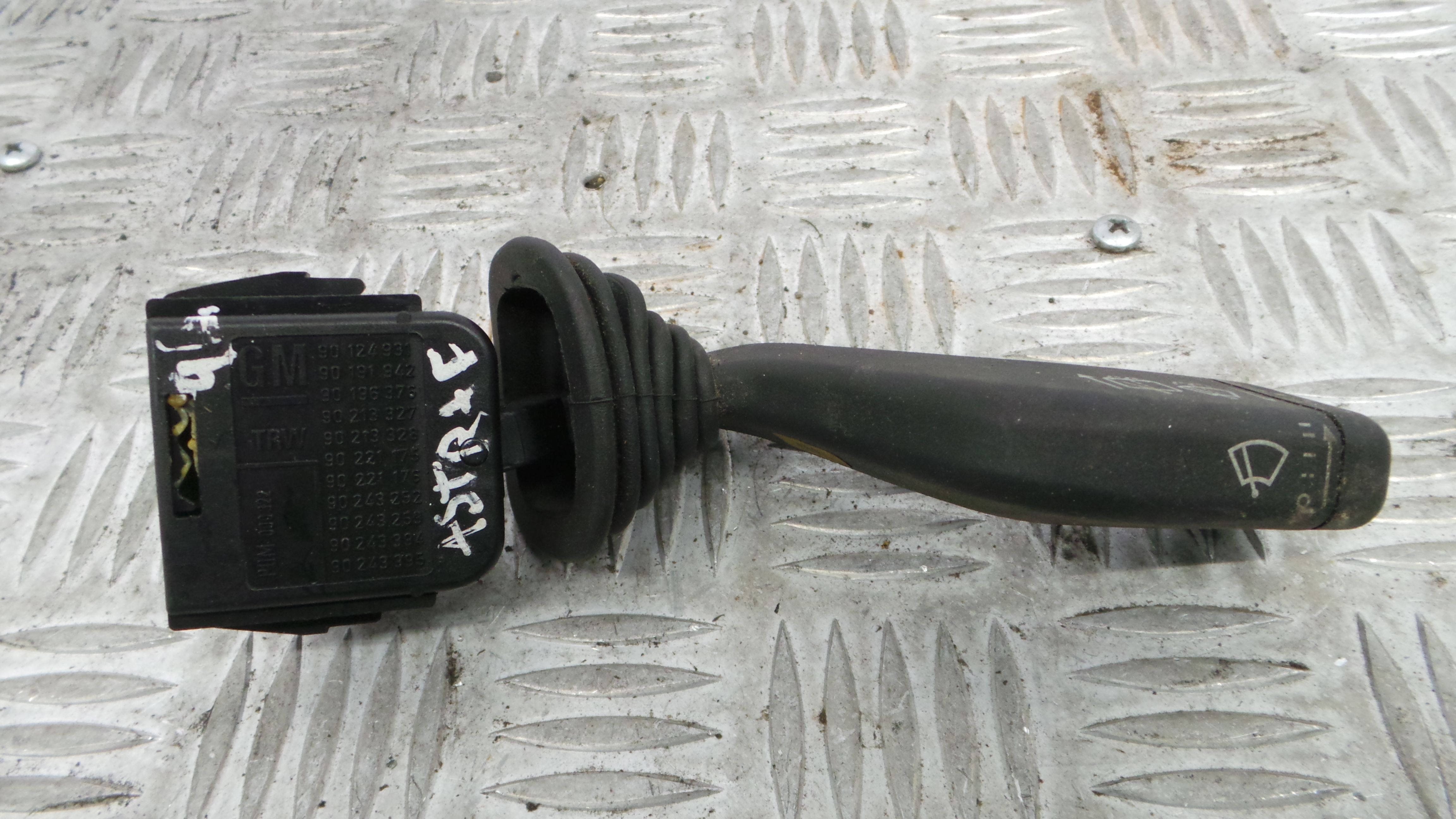 Comando de Limpa Para Brisas 90124931 - OPEL ASTRA F Hatchback (T92)-33628594