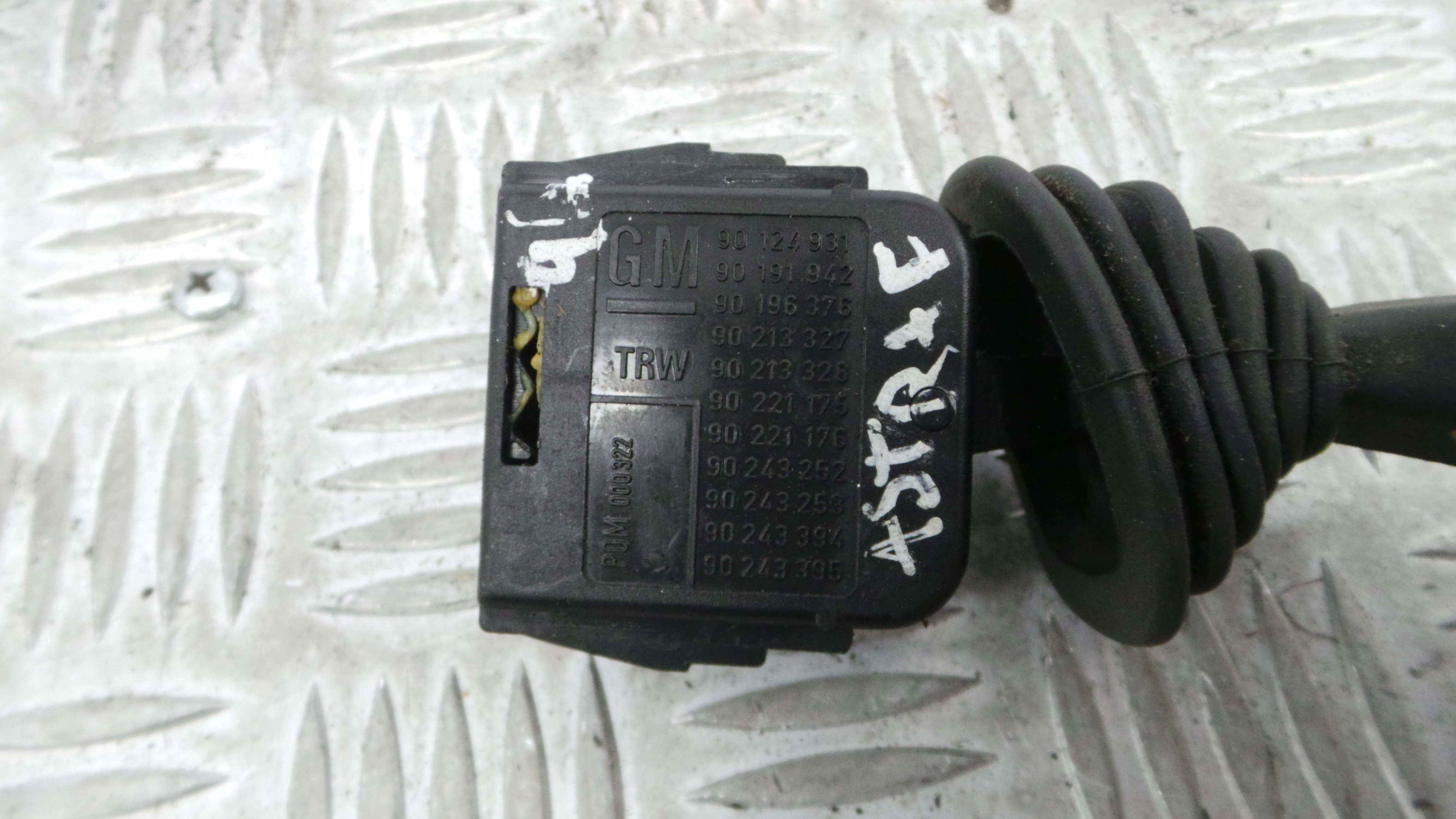 Comando de Limpa Para Brisas 90124931 - OPEL ASTRA F Hatchback (T92)-33628594