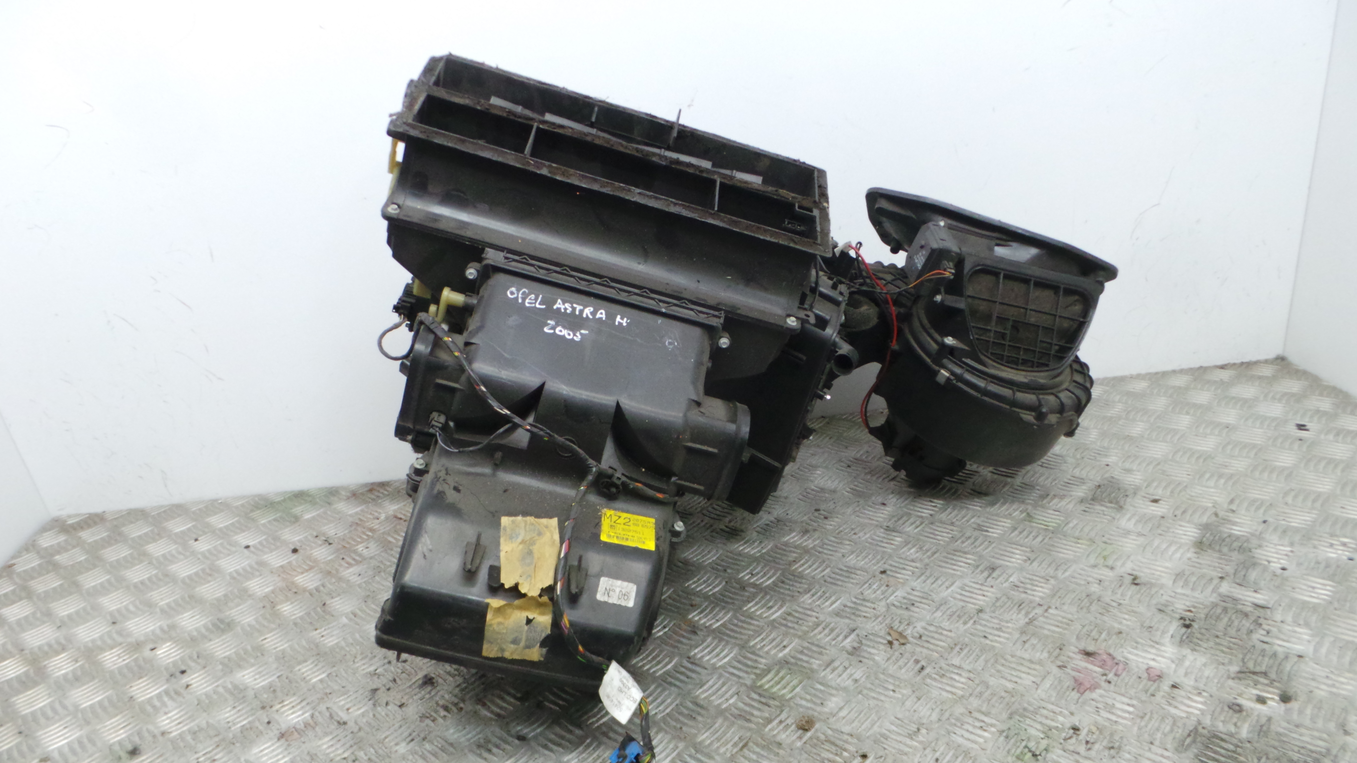 Caixa da Chauffage / Caixa da Sofagem 13227511 - OPEL ASTRA H (A04)-33628724